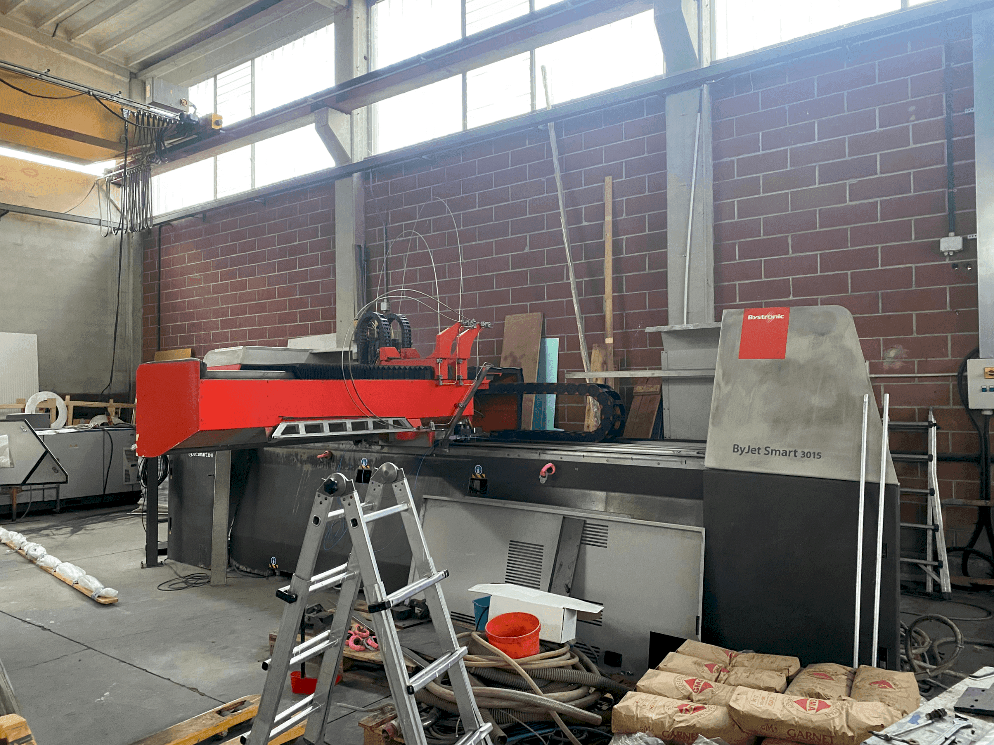 Vue de face de la machine Bystronic ByJet 3015