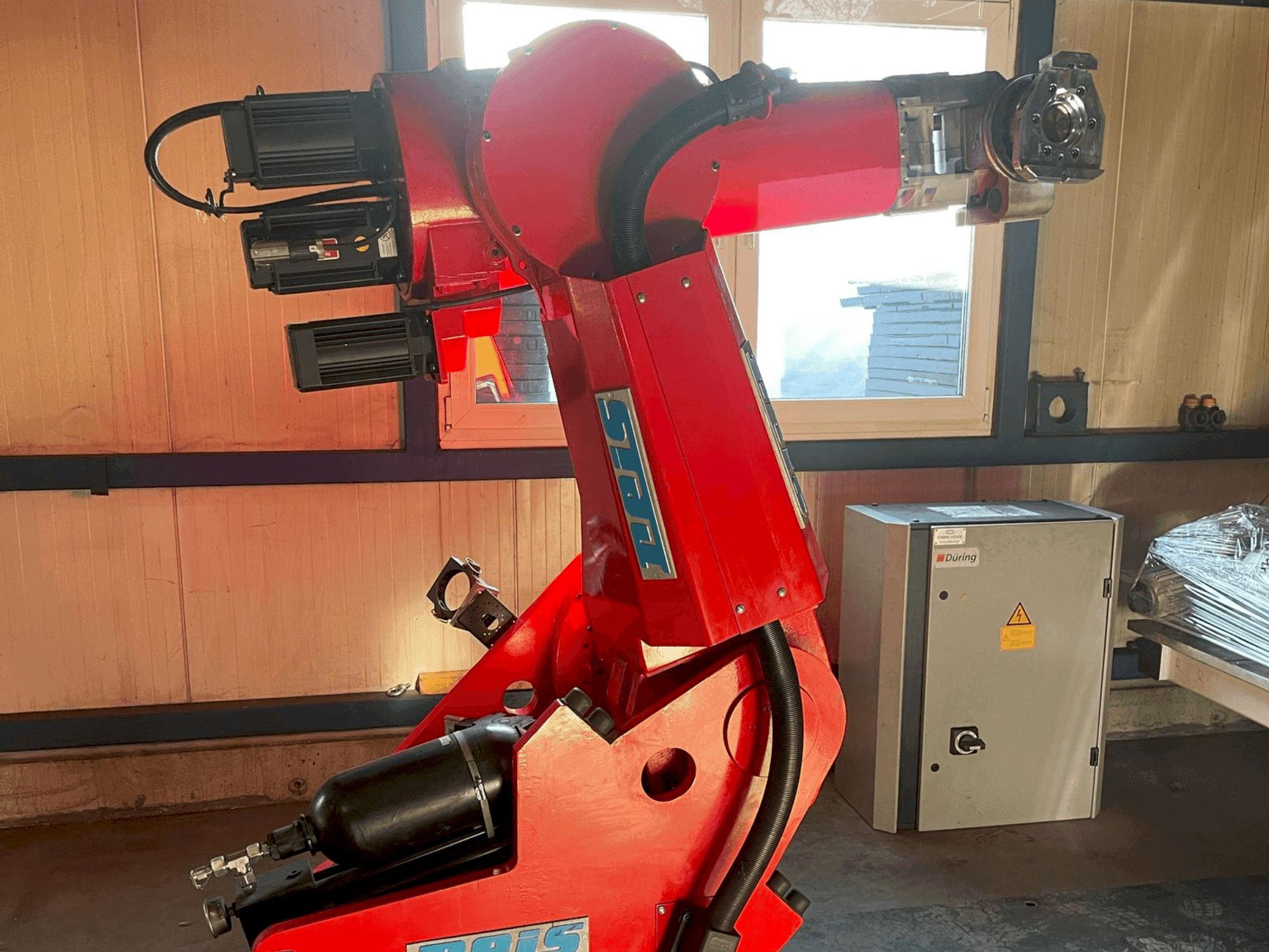 Vue de face de la machine Reis SRV 130