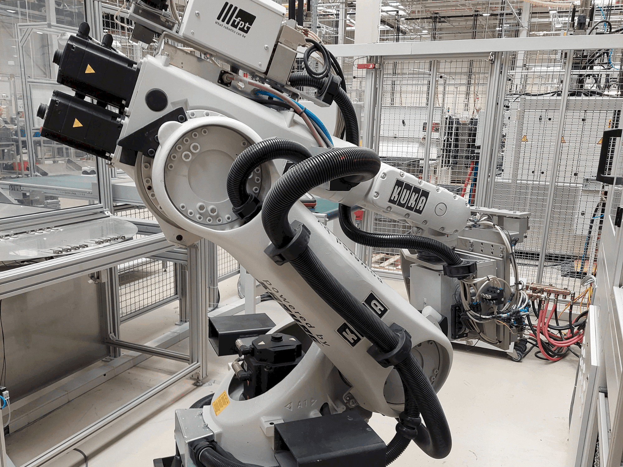 Vue de face de la machine KUKA KR 30-3