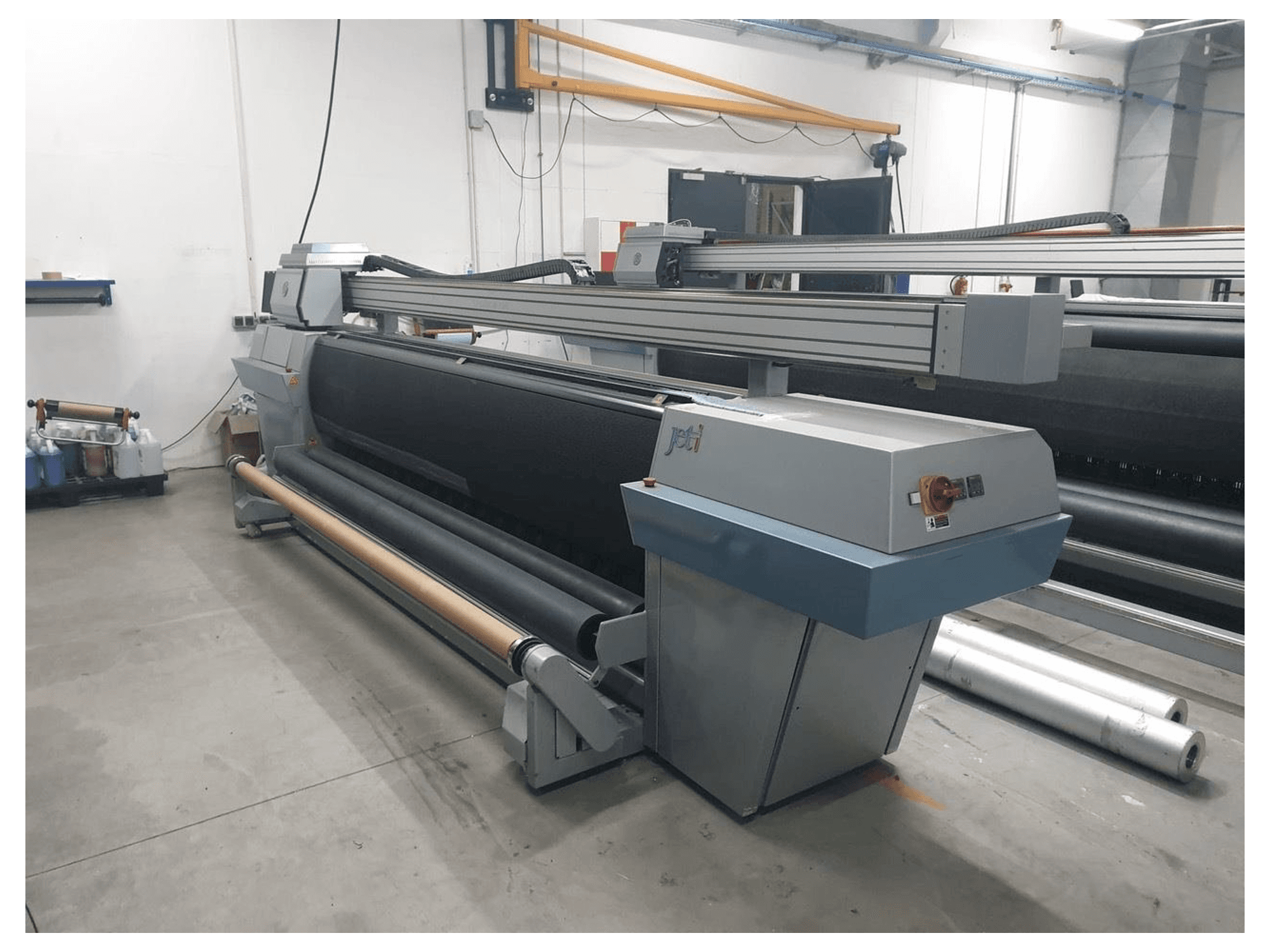 Vue de face de la machine JETI 3300