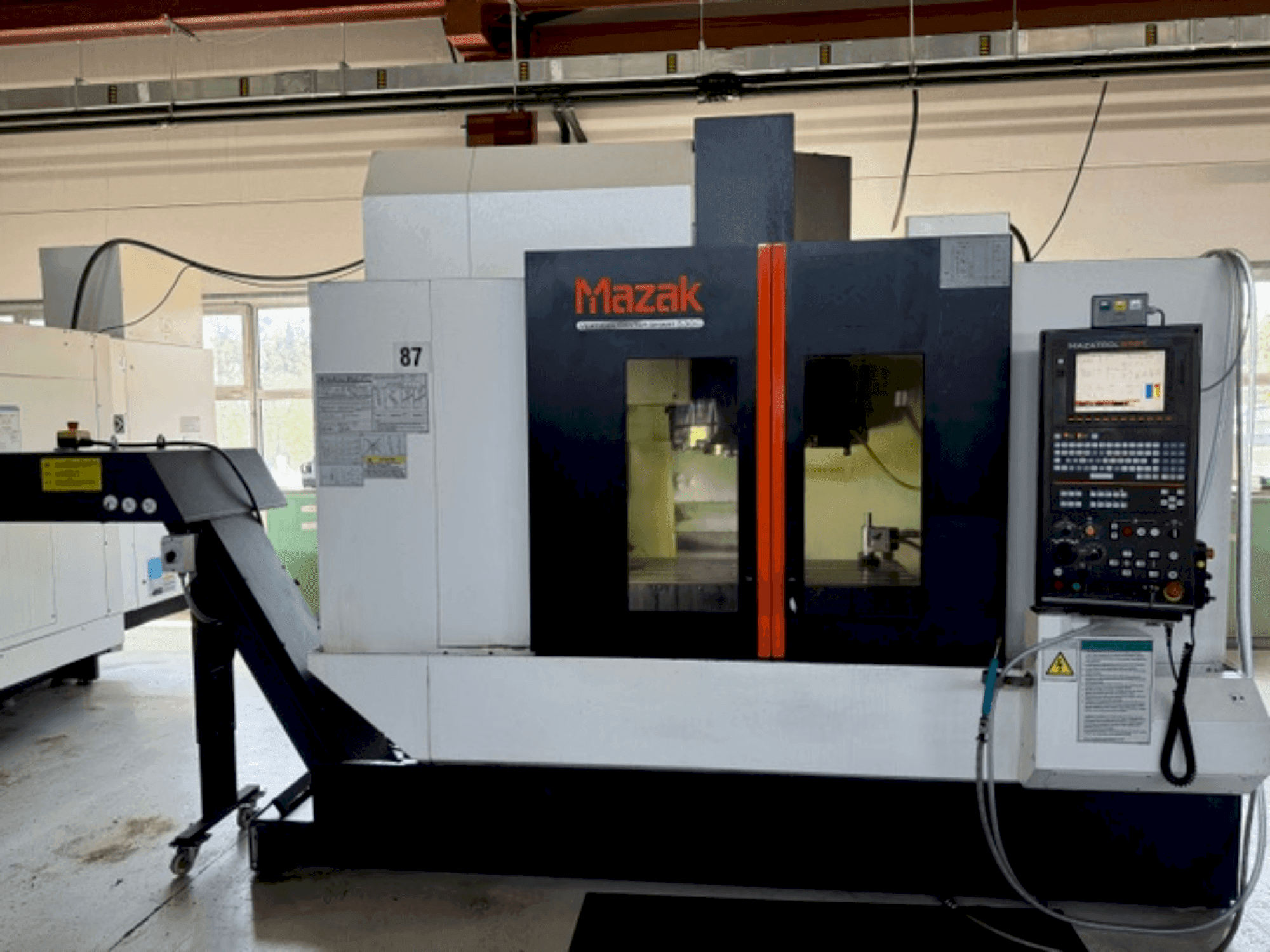 Vue de face de la machine Mazak VCS530C