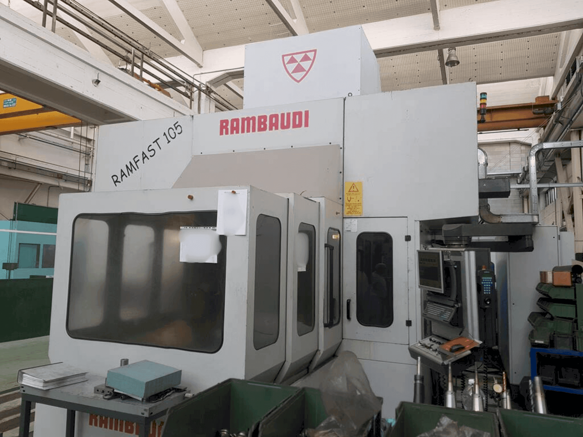 Vue de face de la machine Rambaudi RAMFAST RF105