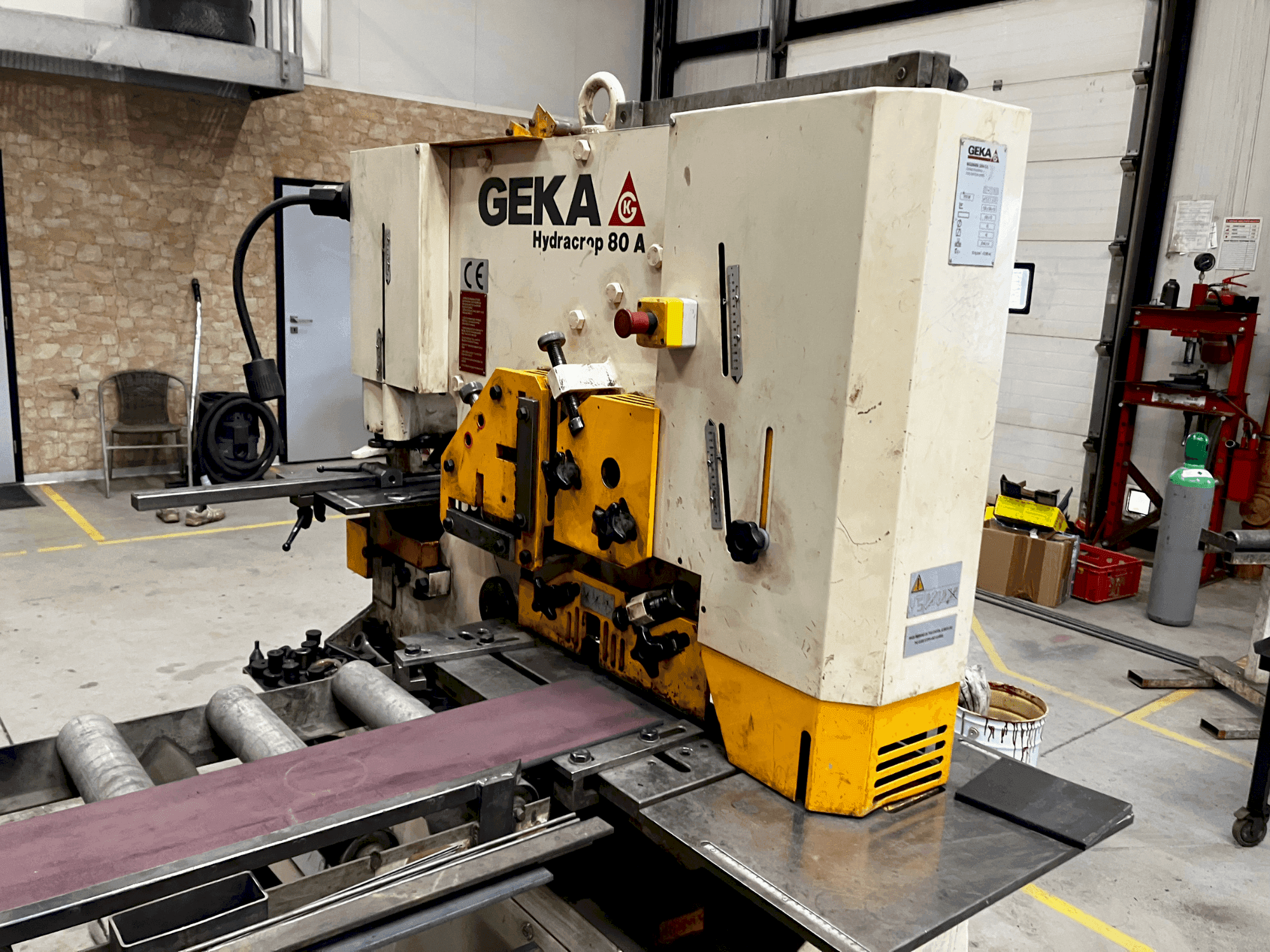 Vue de face de la machine GEKA Hydracrop 80A