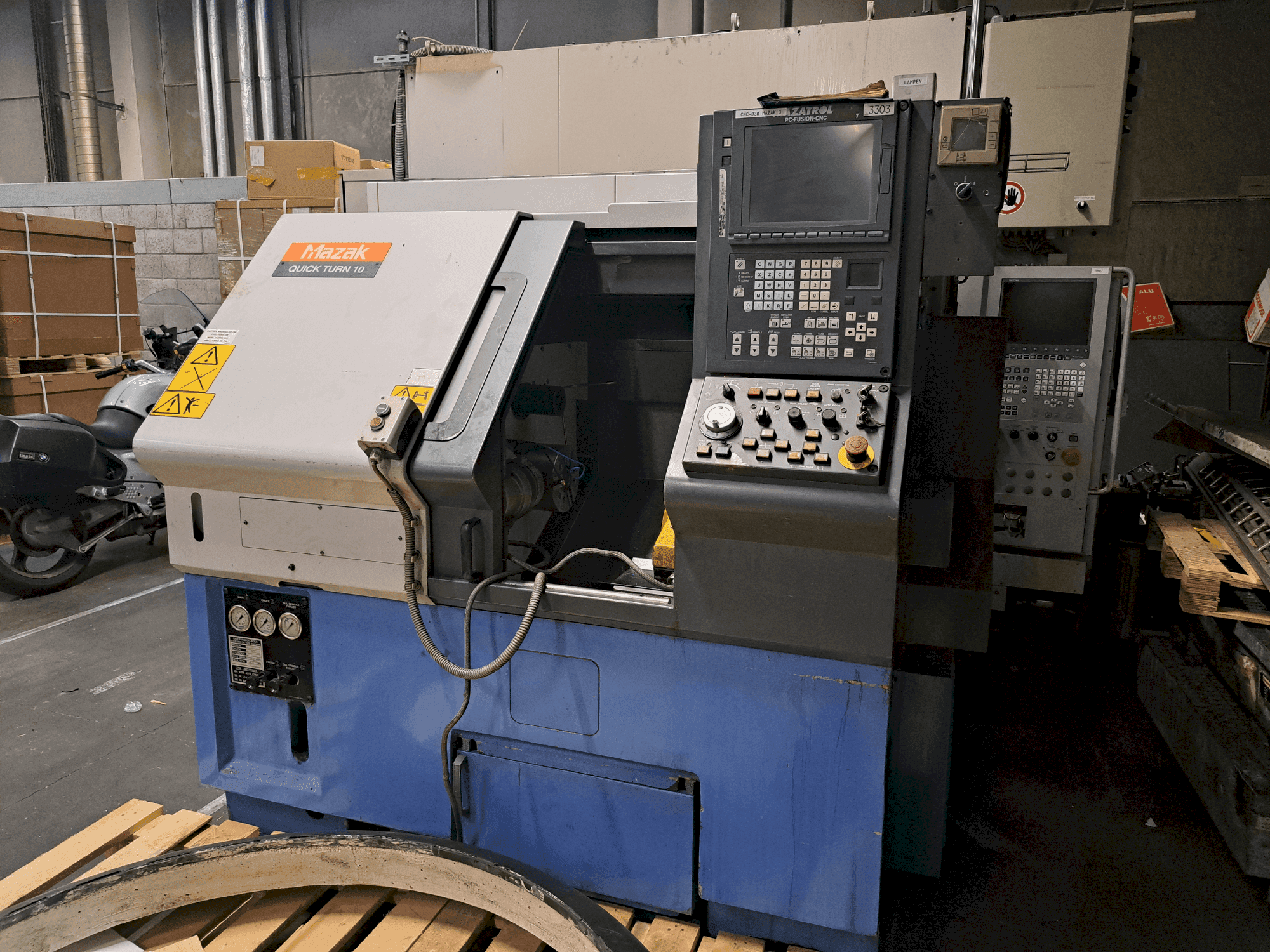 Vue de face de la machine Mazak QTN-10