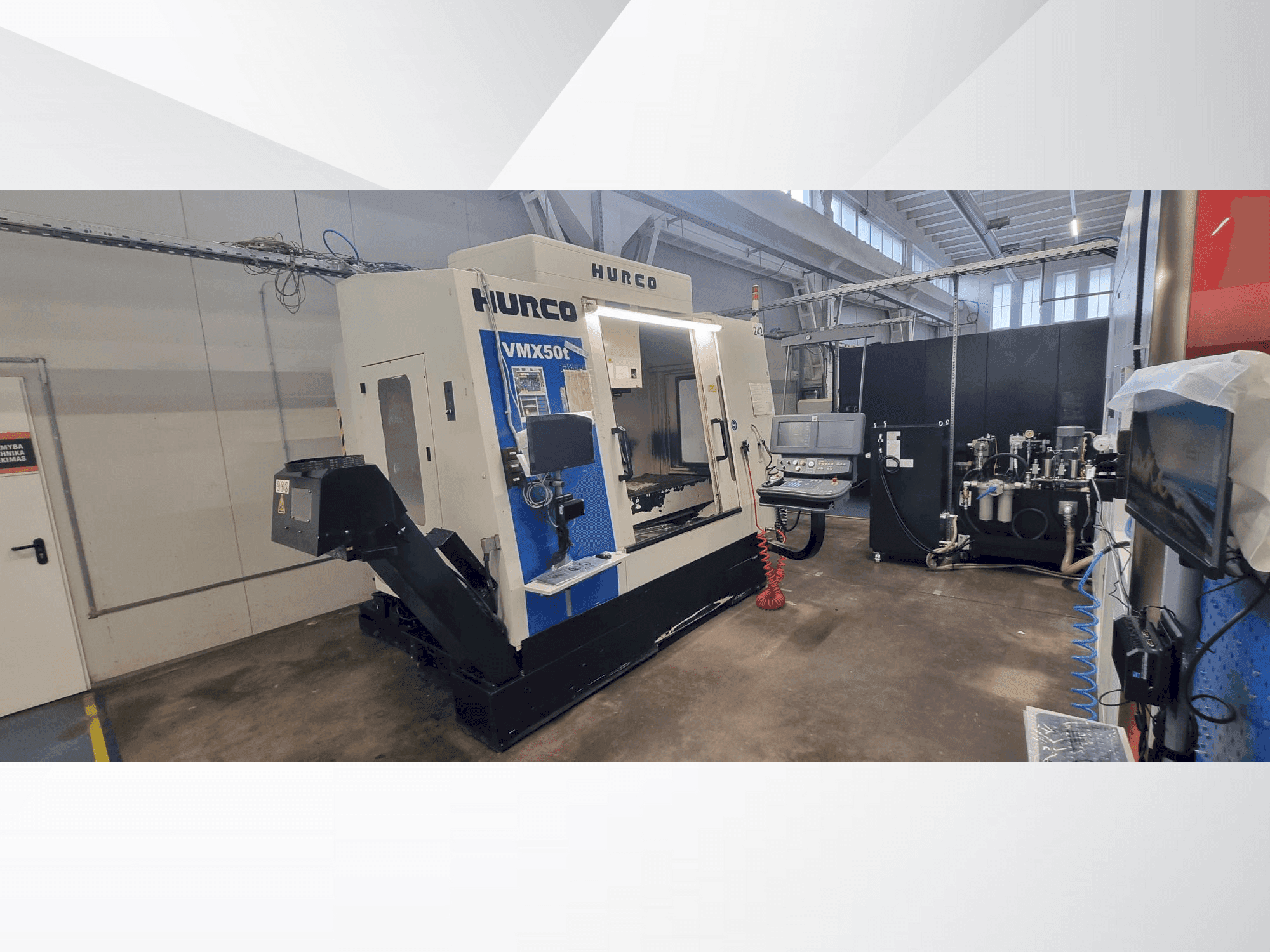 Vue de face de la machine Hurco VMX 50T