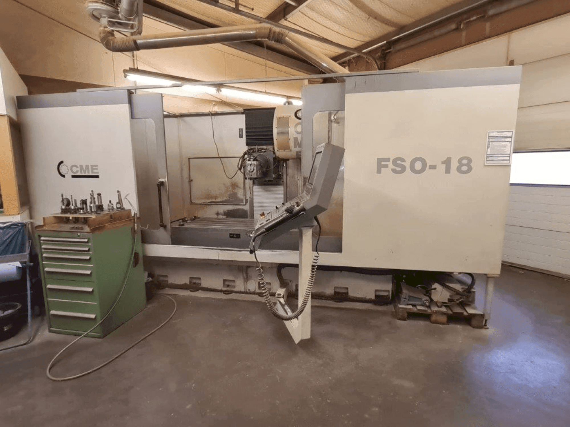 Vue de face de la machine CME FSO-18