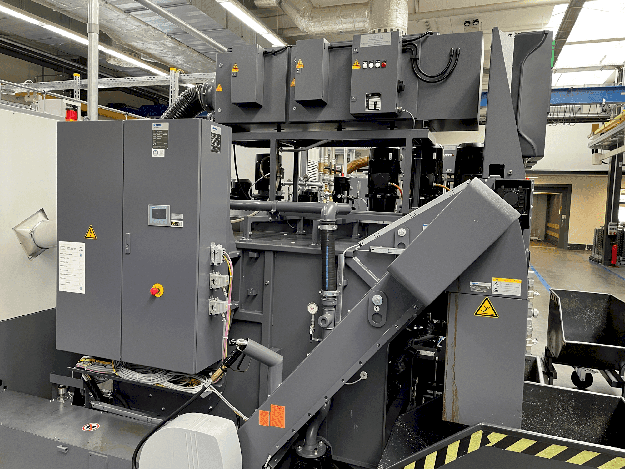 Vue de face de la machine KNOLL KF 400/3400