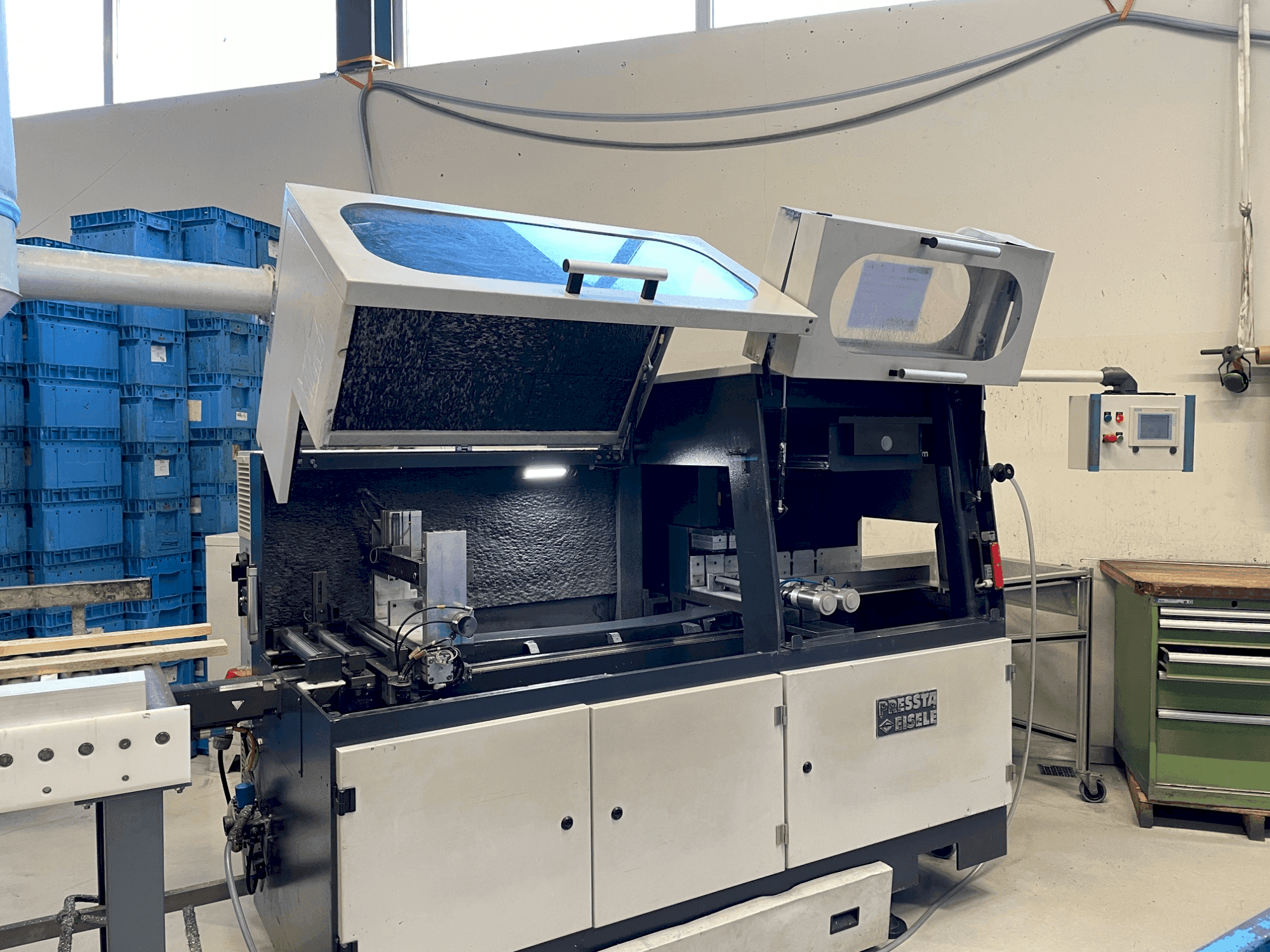 Vue de face de la machine Other 600 R