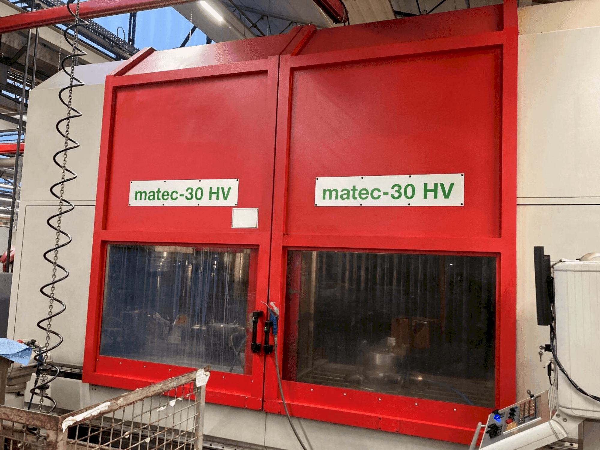 Vue de face de la machine Matec 30 HV