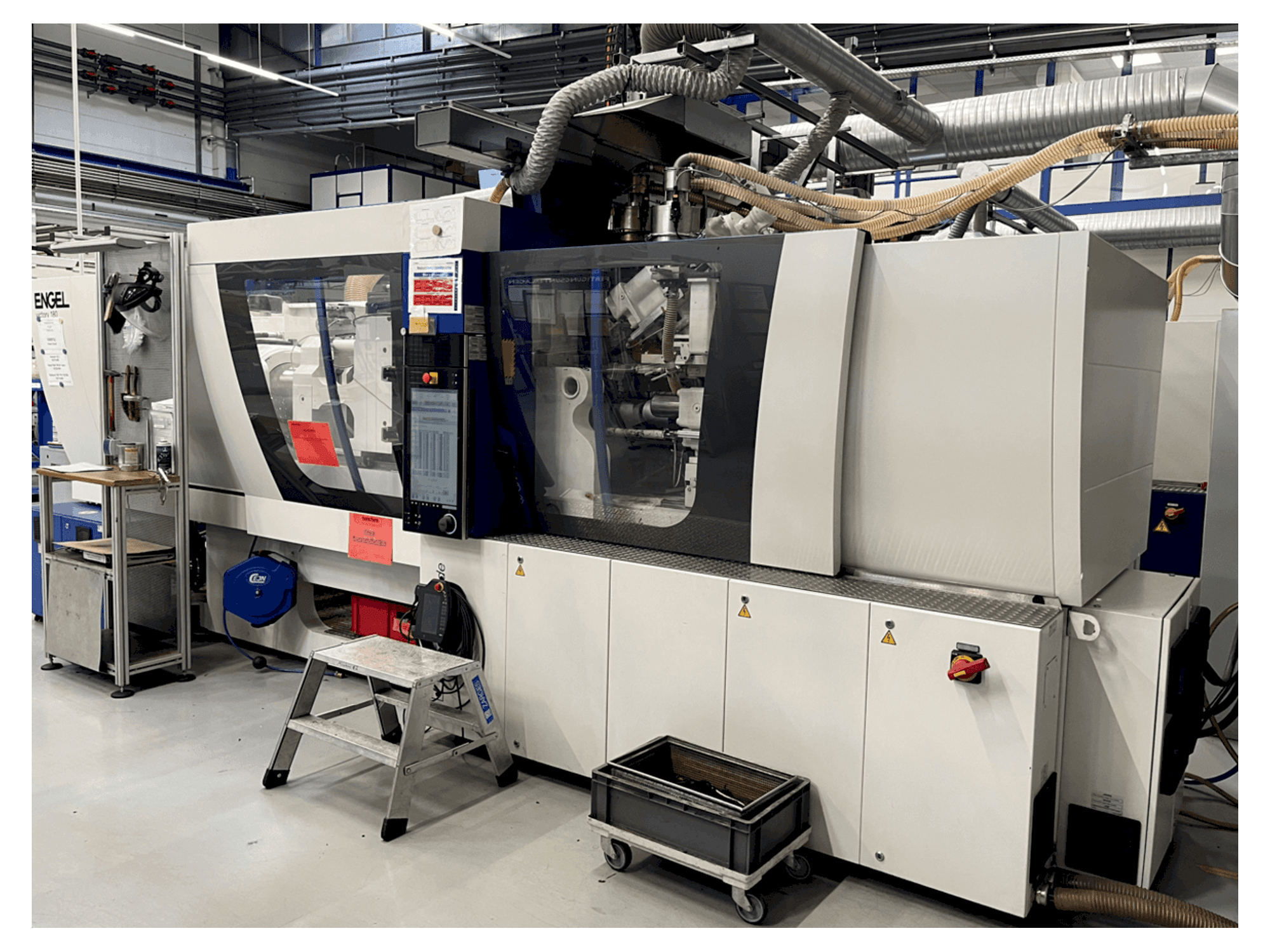 Vue de face de la machine Engel Victory 200H 60W 180