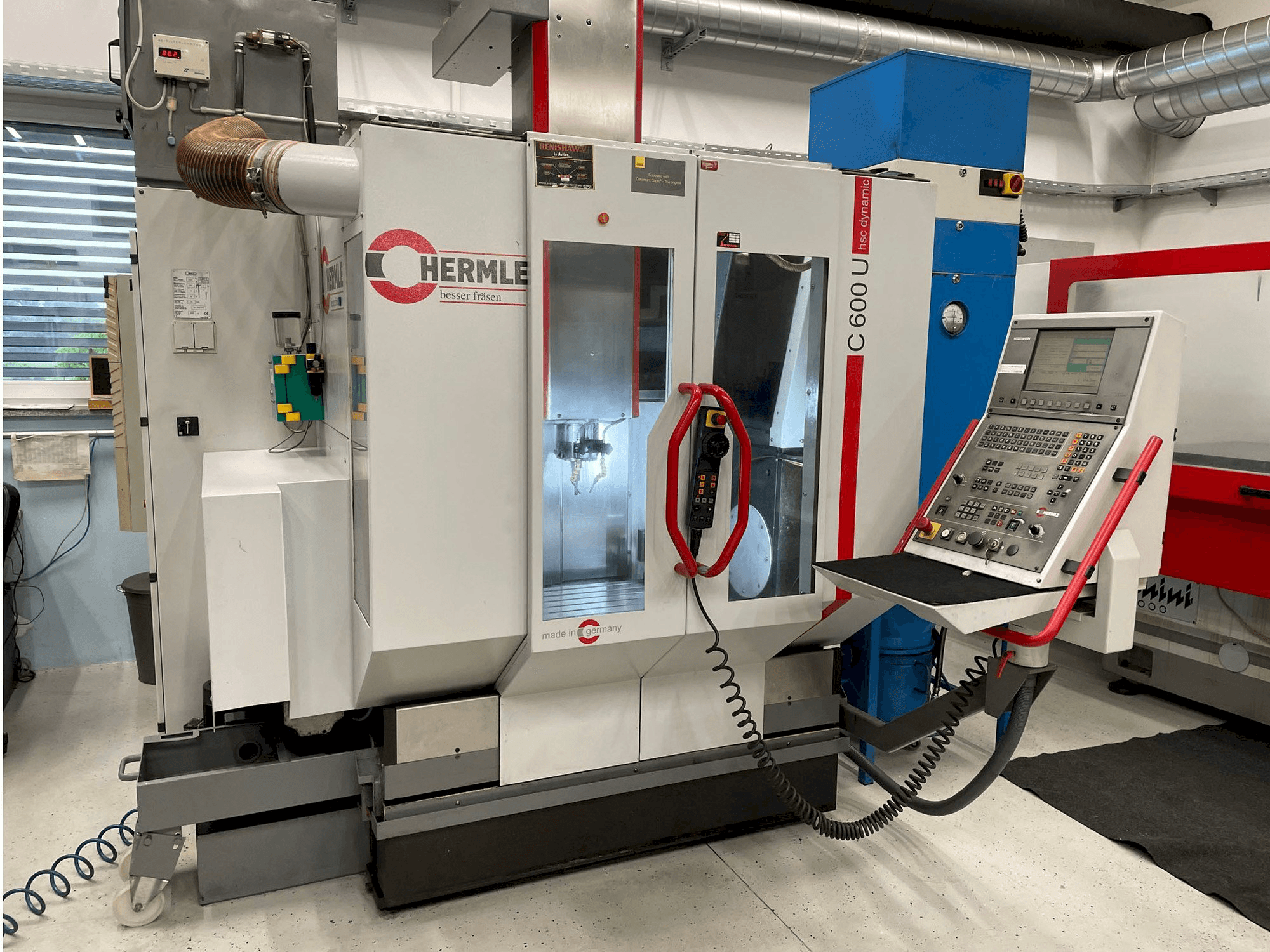 Front view of HERMLE C600U machine