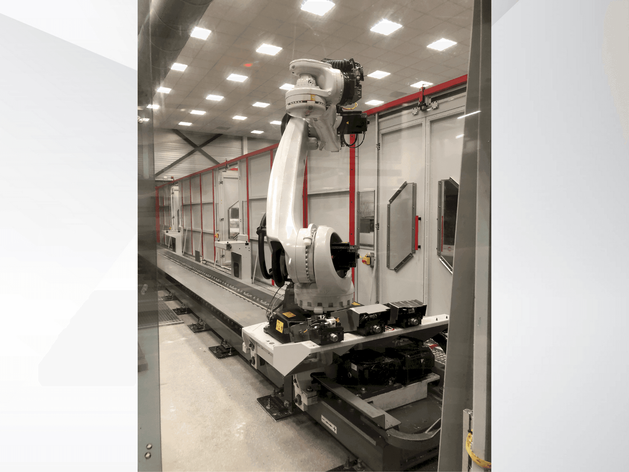 Vue de face de la machine HERMLE Cell