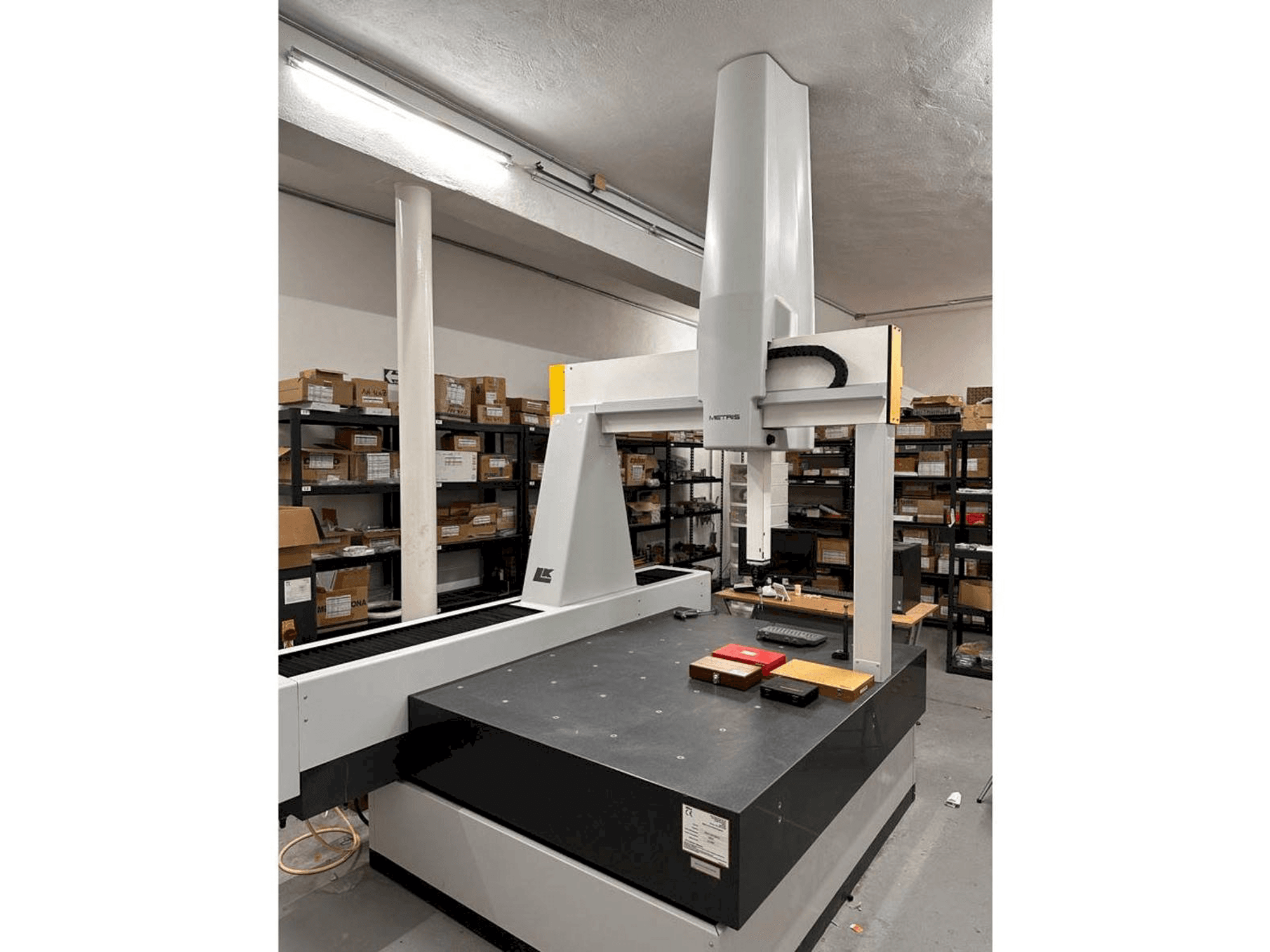 Vue de face de la machine NIKON LK V 15.10.8