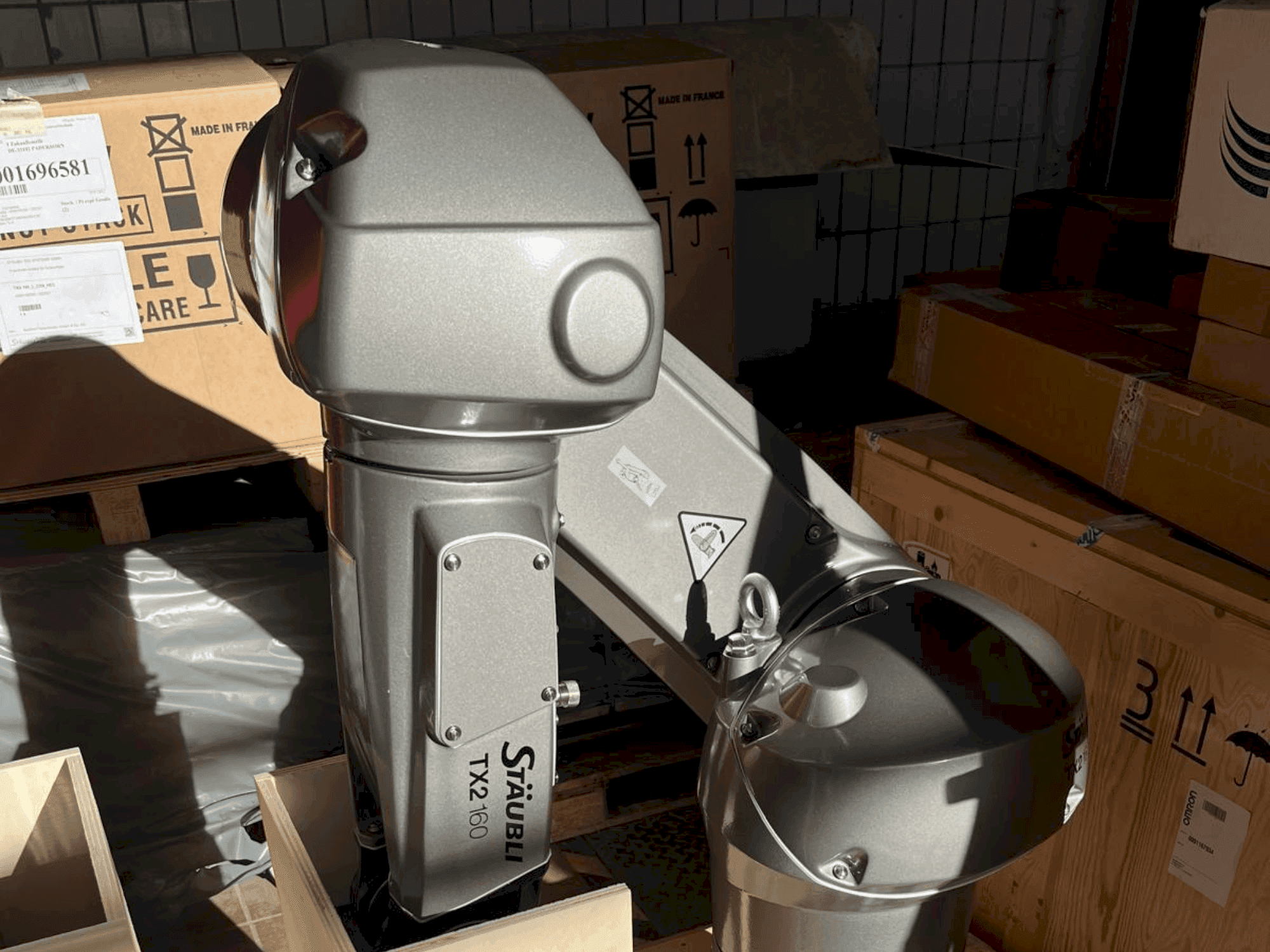 Vue de face de la machine STAUBLI TX2-160 HE