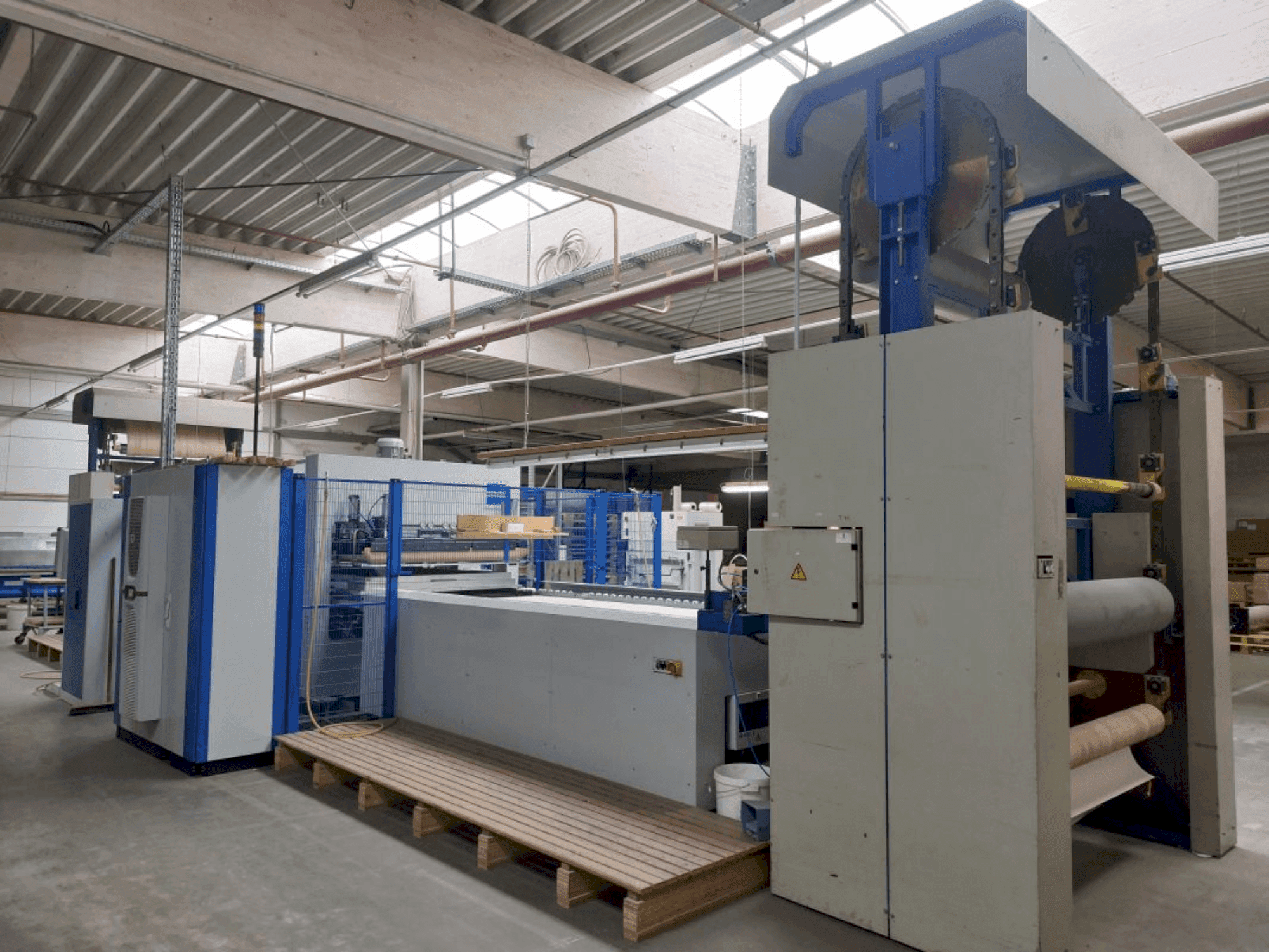 Vue de face de la machine WEMHÖNER Variopress Basic 1000S