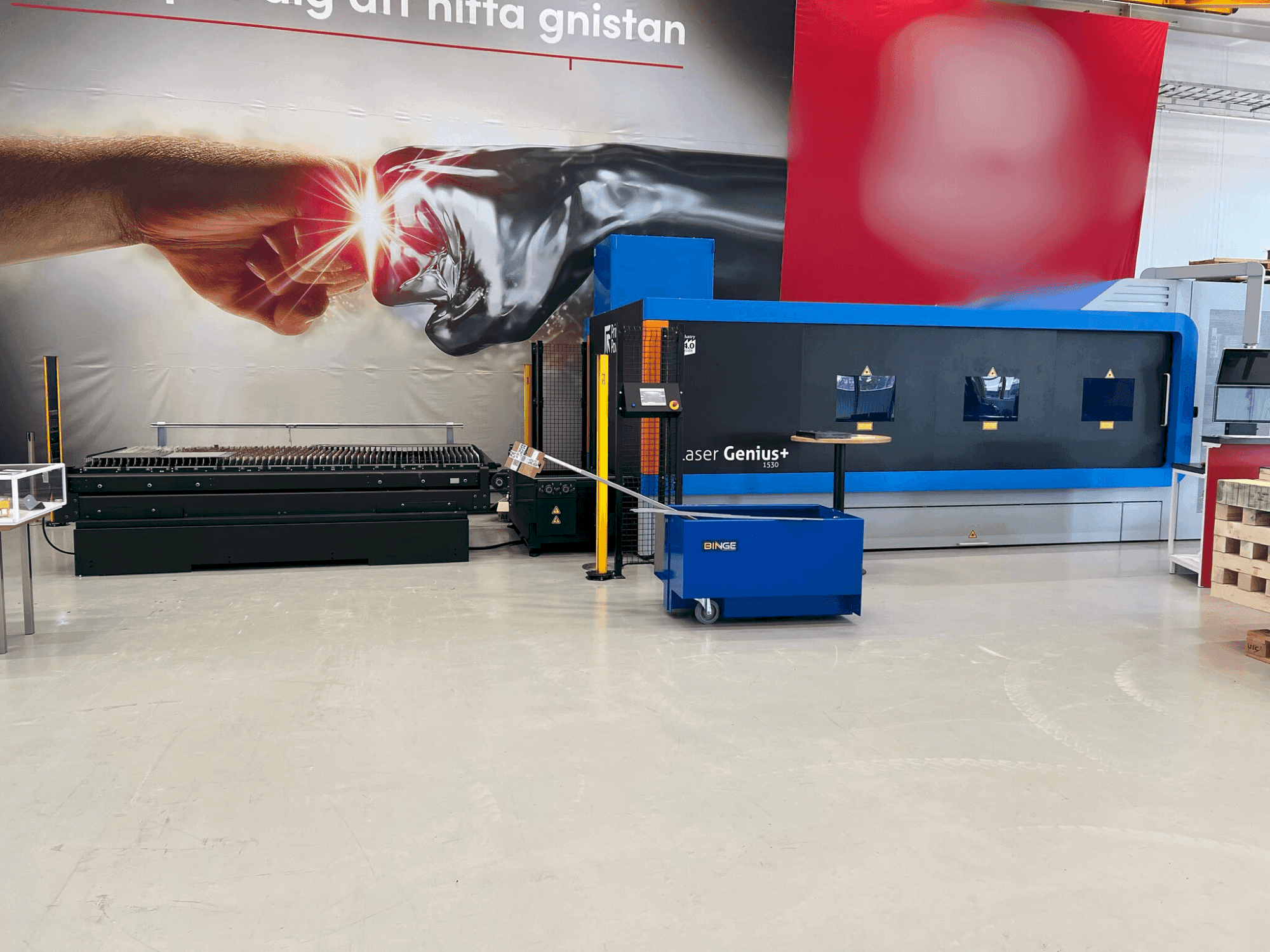 Vue de face de la machine Prima Power Laser Genius + 1530