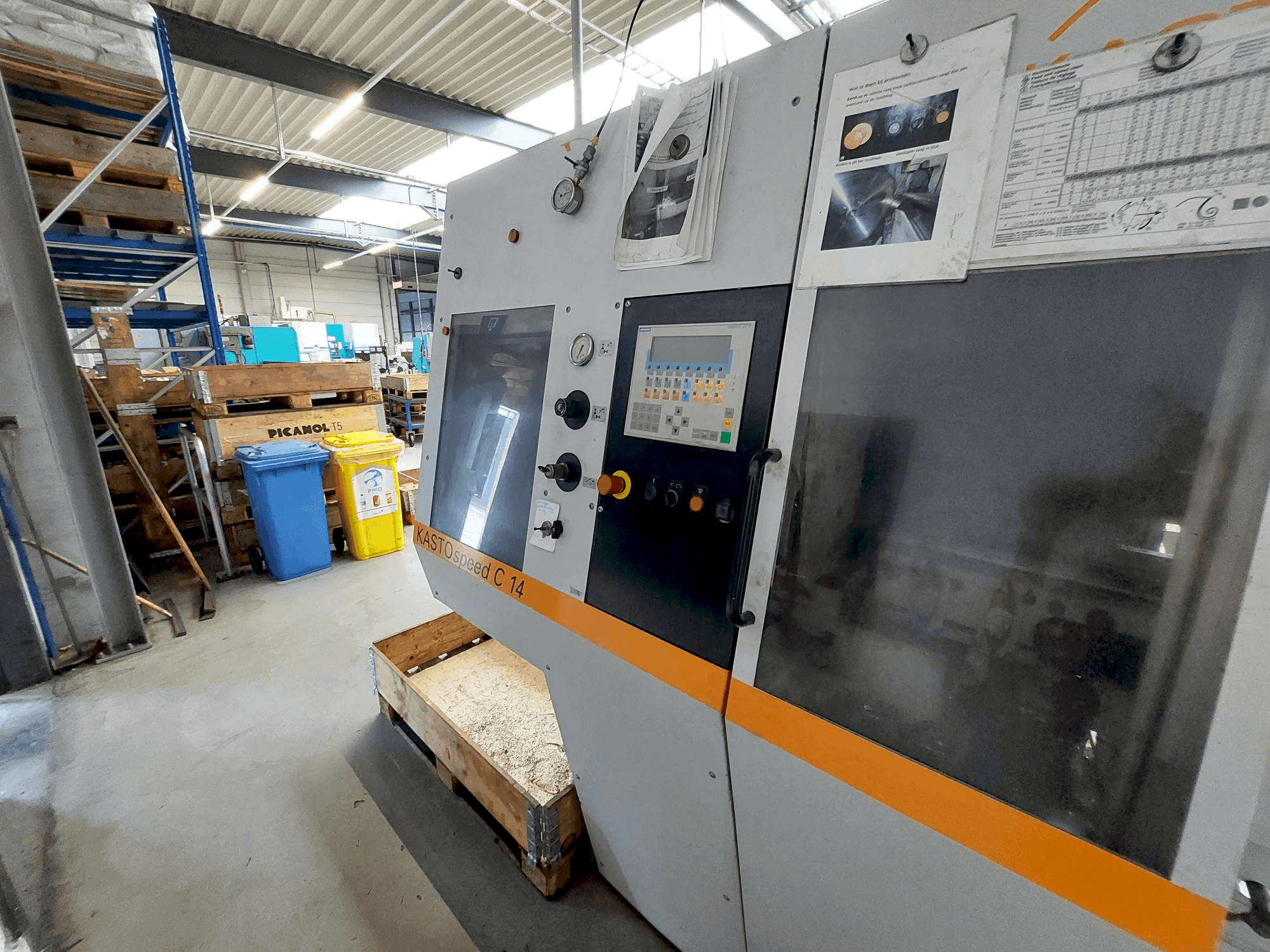 Vue de face de la machine KASTO speed C 14