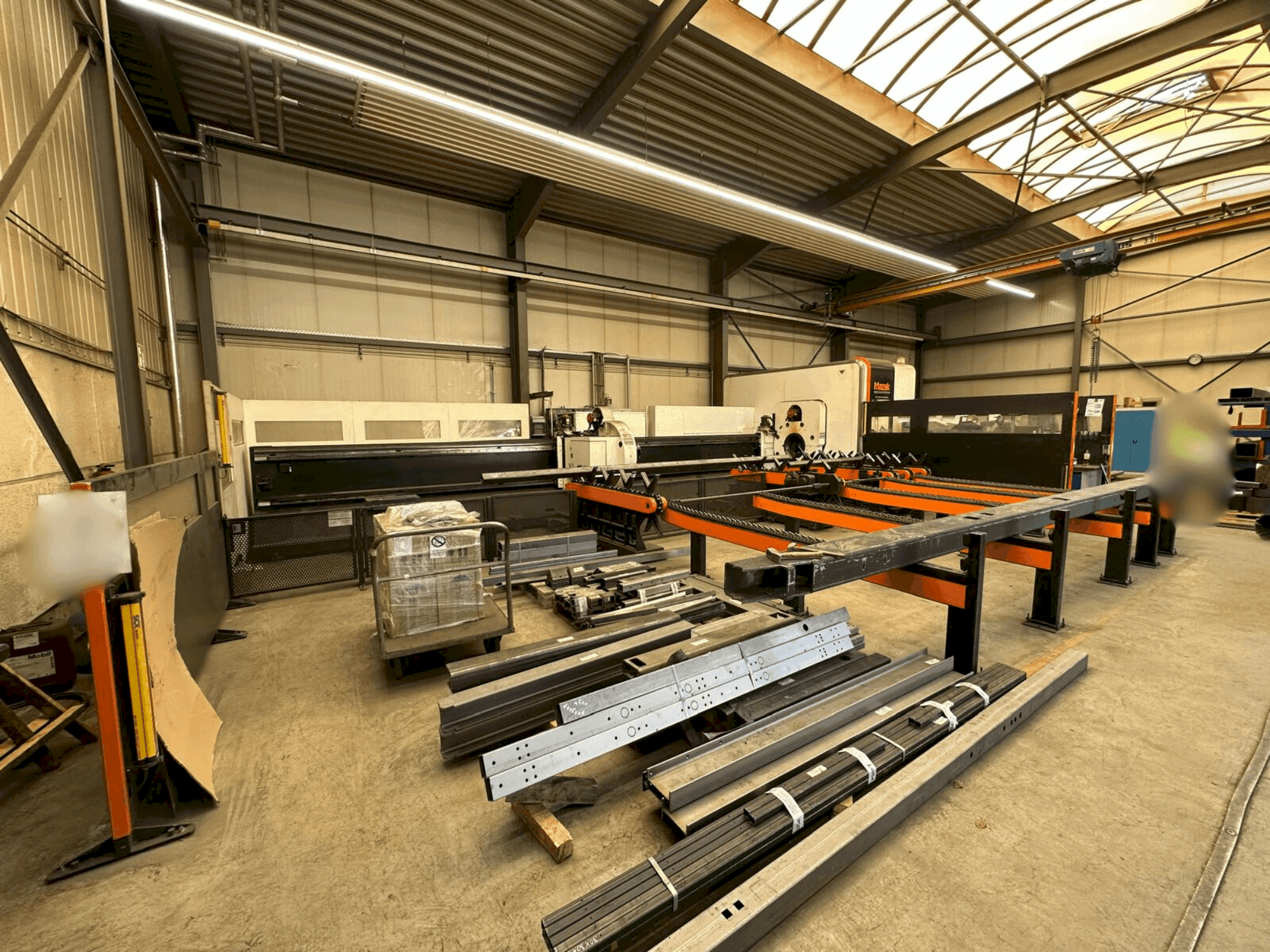 Vue de face de la machine Mazak FABRI GEAR 400 II