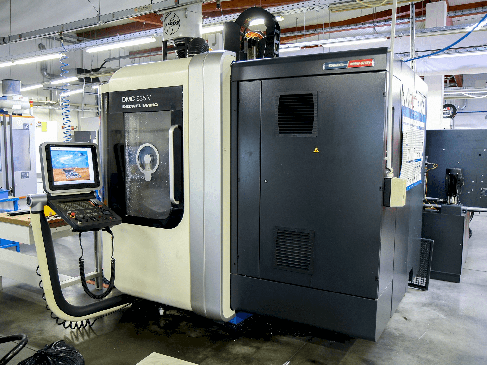Vue de face de la machine DMG MORI DMC 635V PW