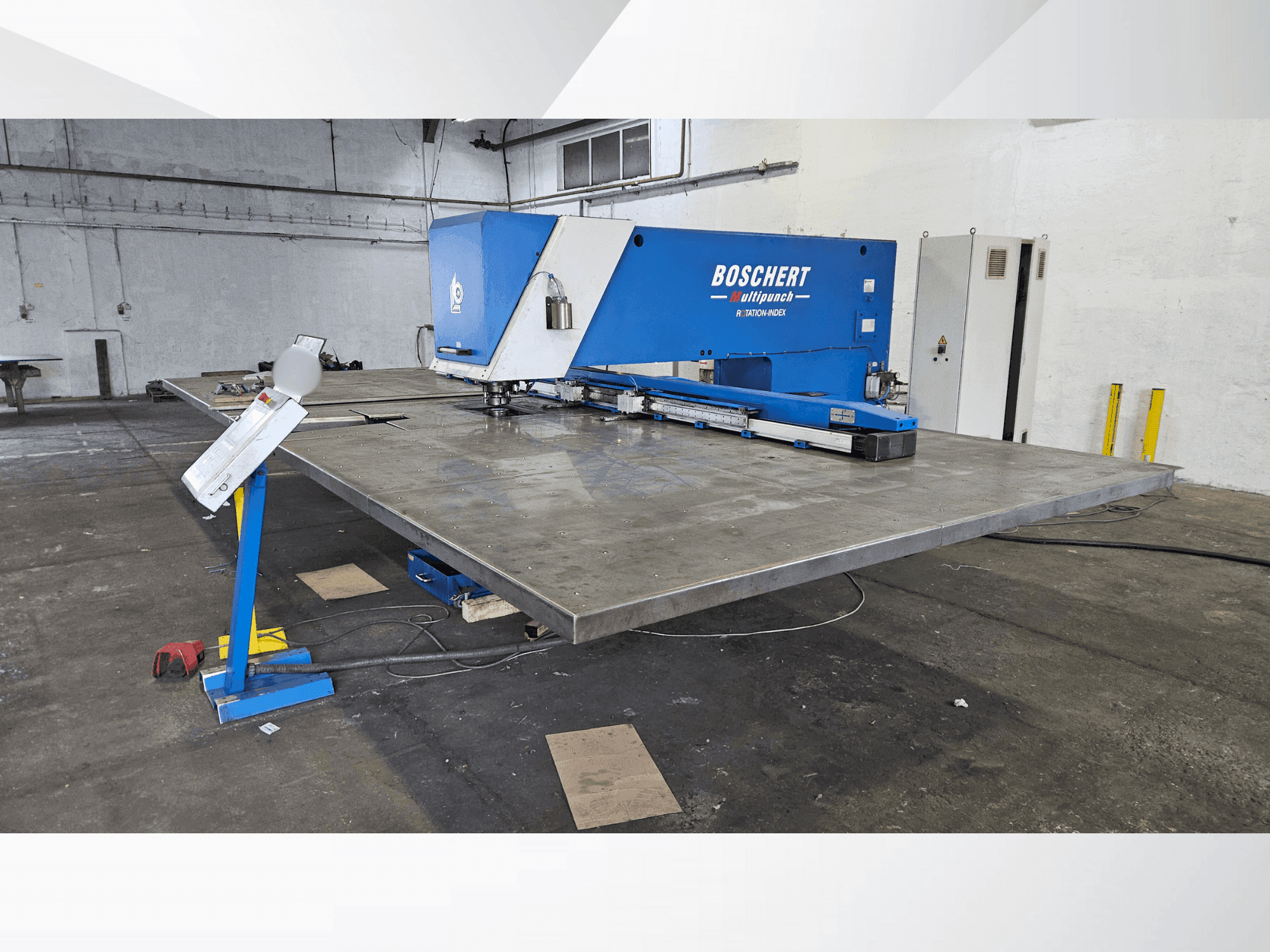 Vue de face de la machine BOSCHERT Multipunch 1500 x 3000