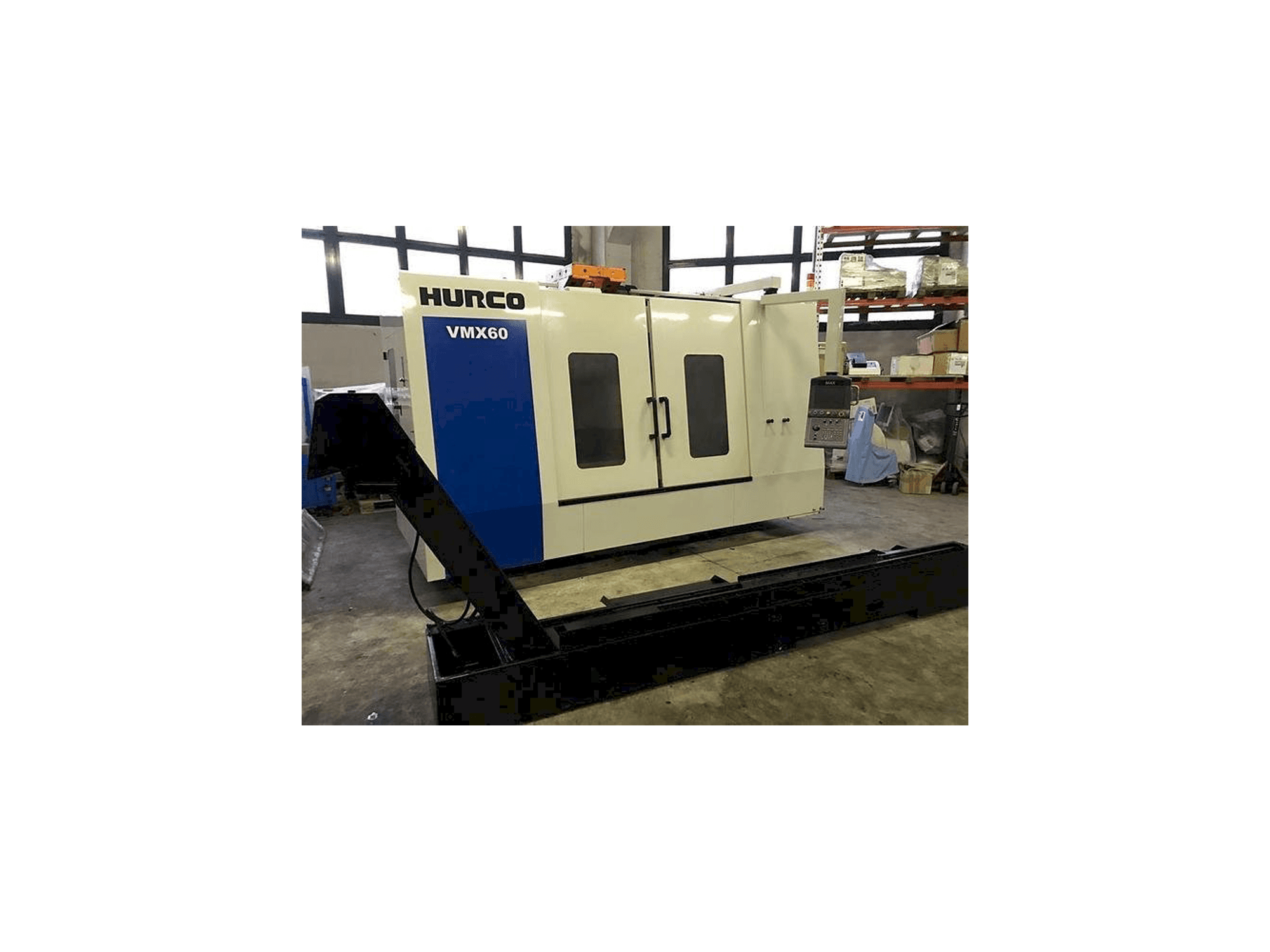 Vue de face de la machine Hurco VMX 60
