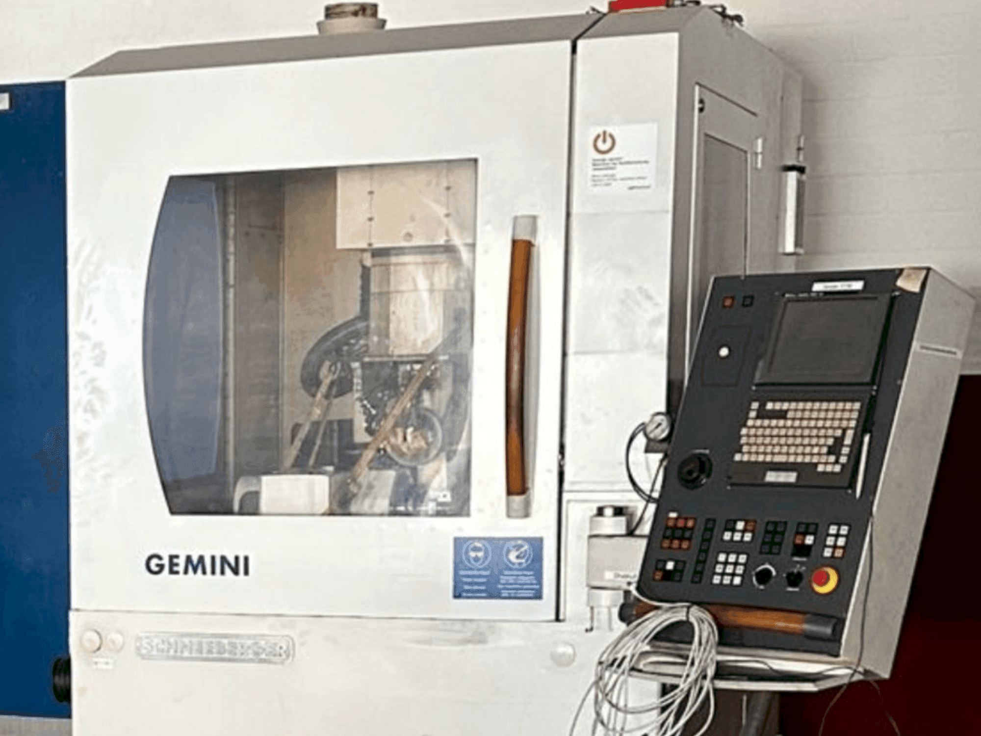 Vue de face de la machine Schneeberger MRG Gemini