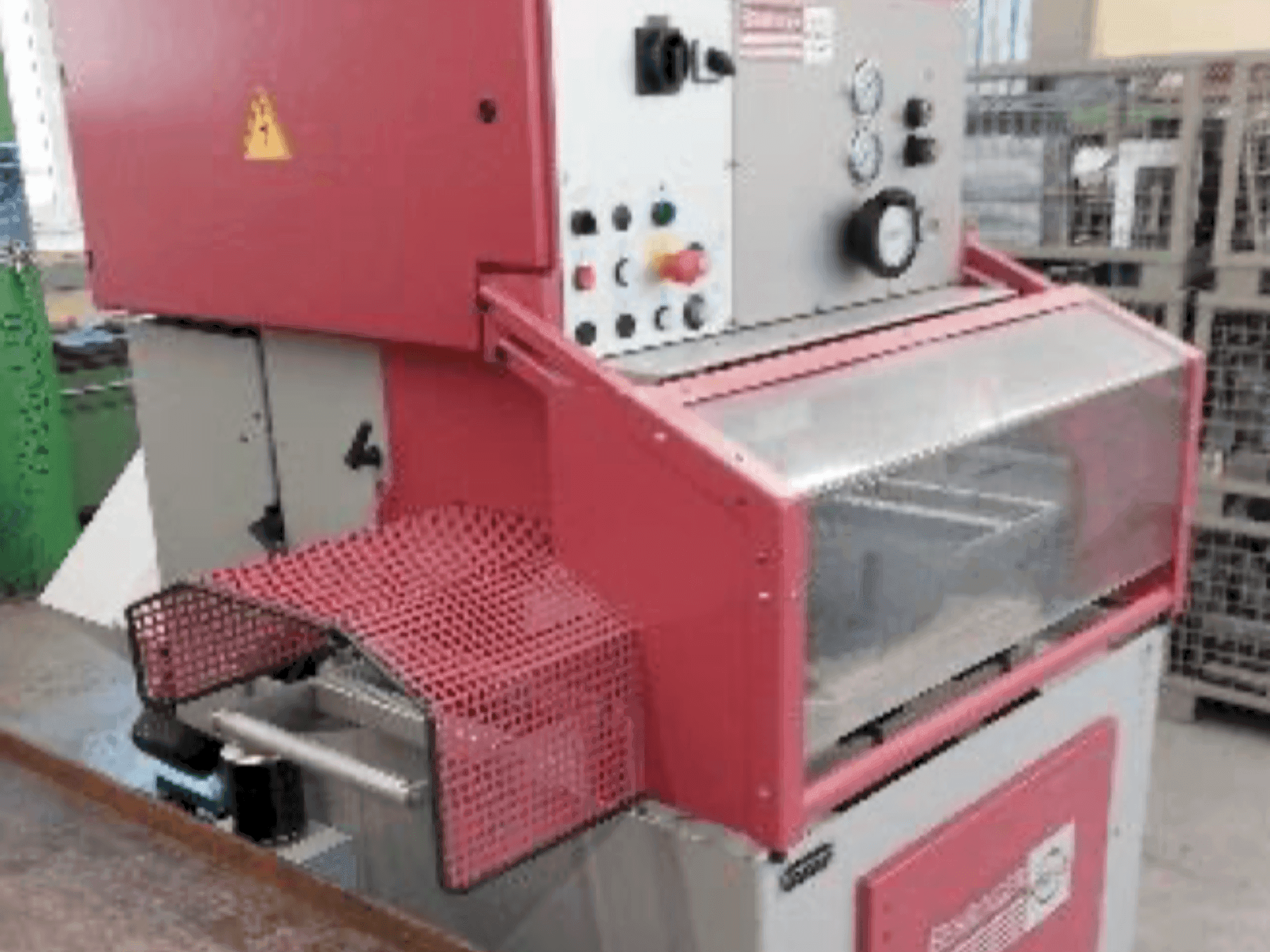 Vue de face de la machine Behringer EISELE PSU 450 H