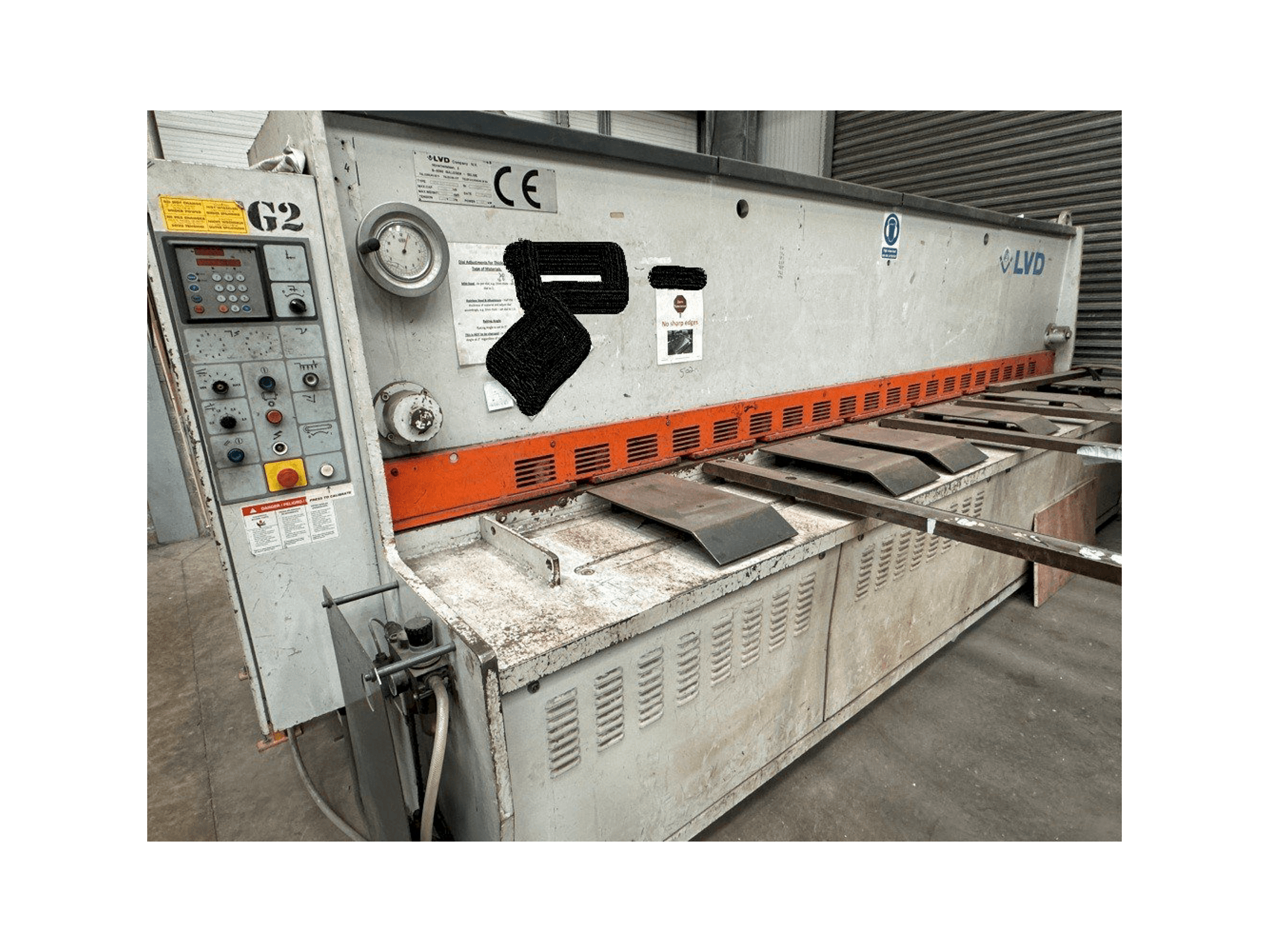 Vue de face de la machine LVD HST-C 40/6