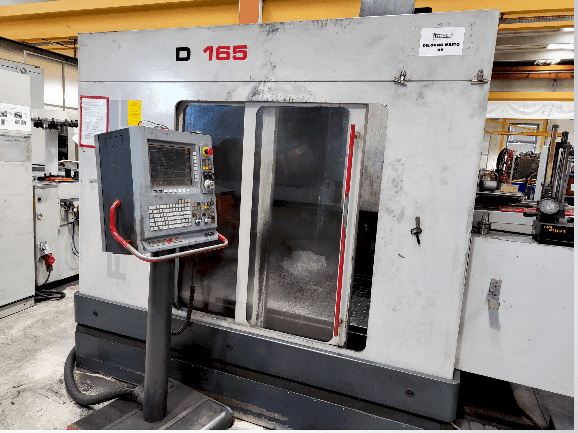 Vue de face de la machine Fidia D165 3A