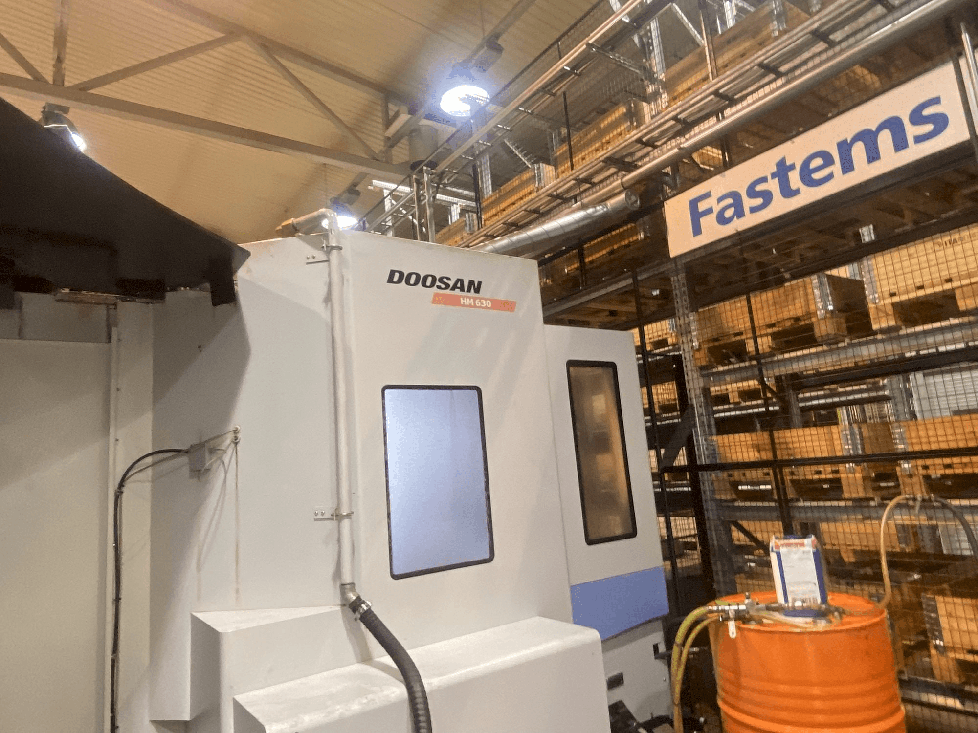 Vue de face de la machine DOOSAN HM 630