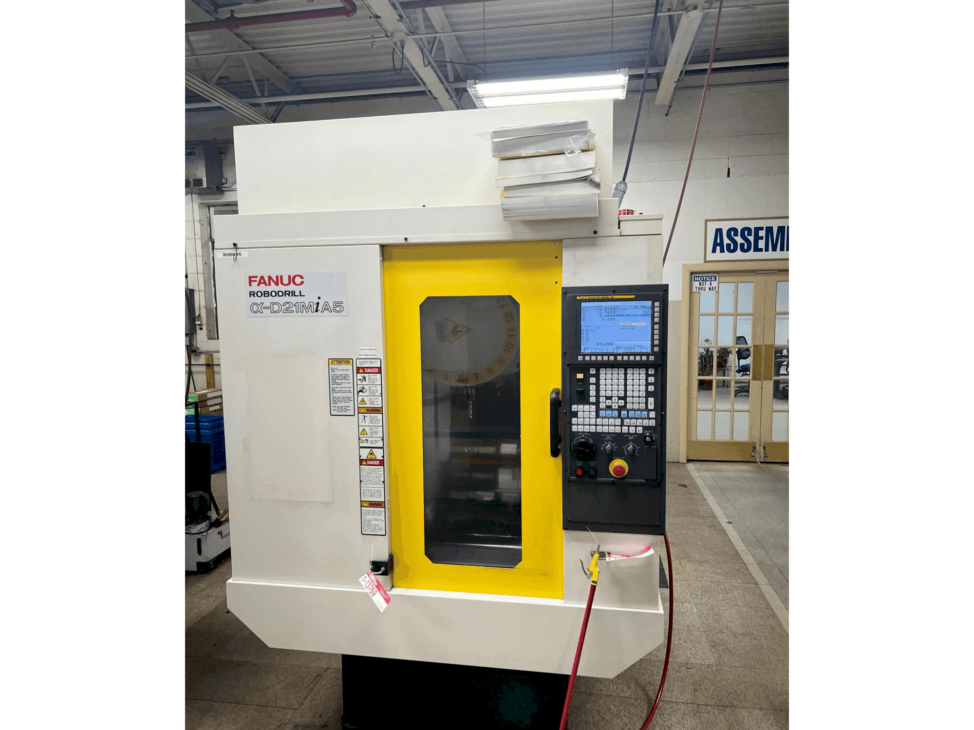 Vue de face de la machine FANUC Robodrill D21MiA5
