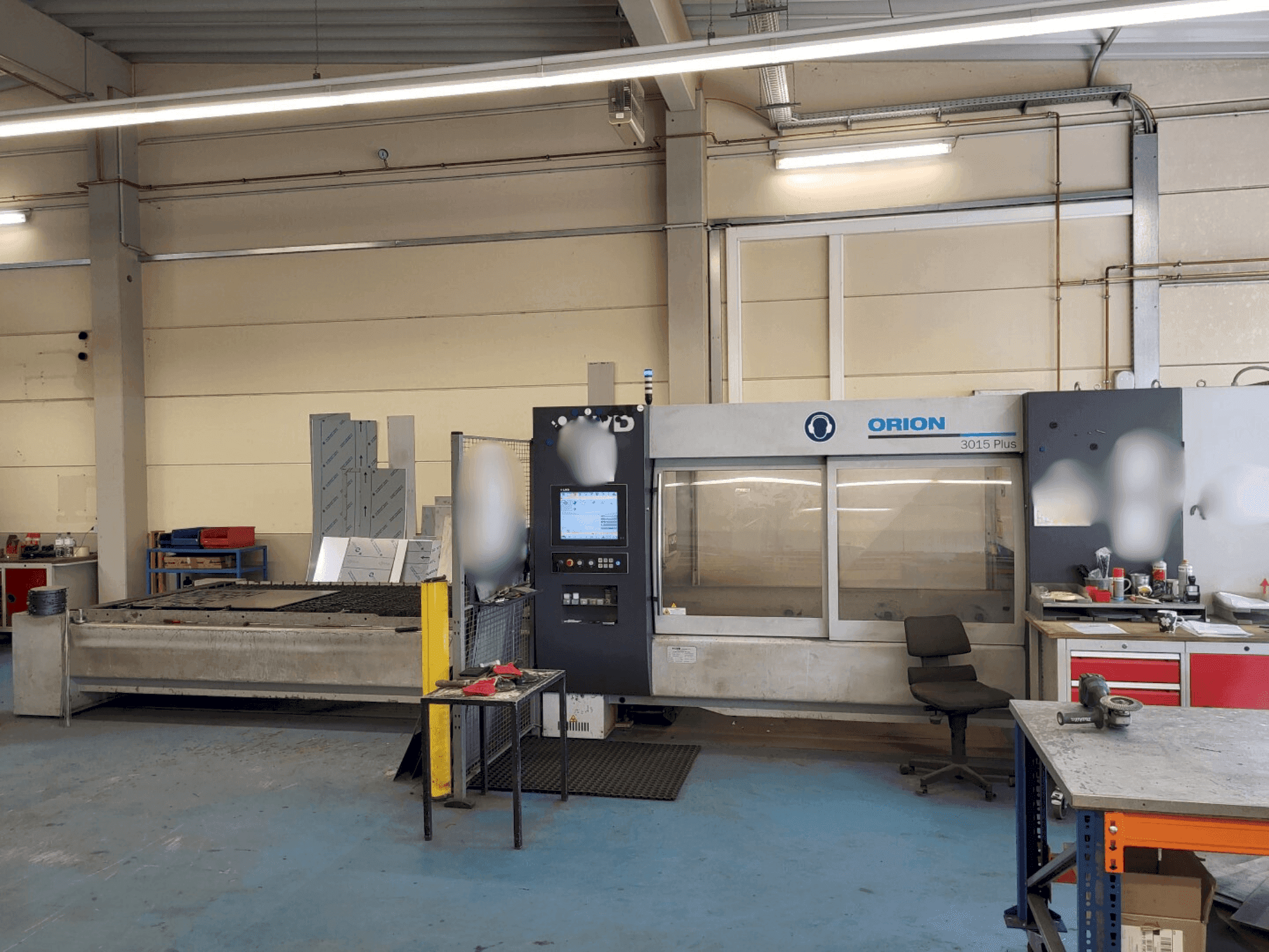 Vue de face de la machine LVD ORION 3015 Plus