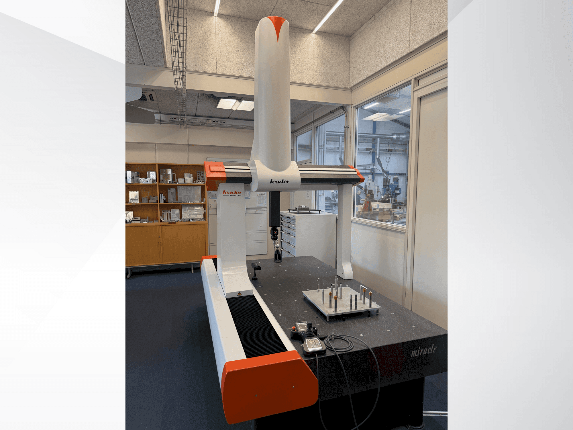 Vue de face de la machine LEADER Miracle NC8157