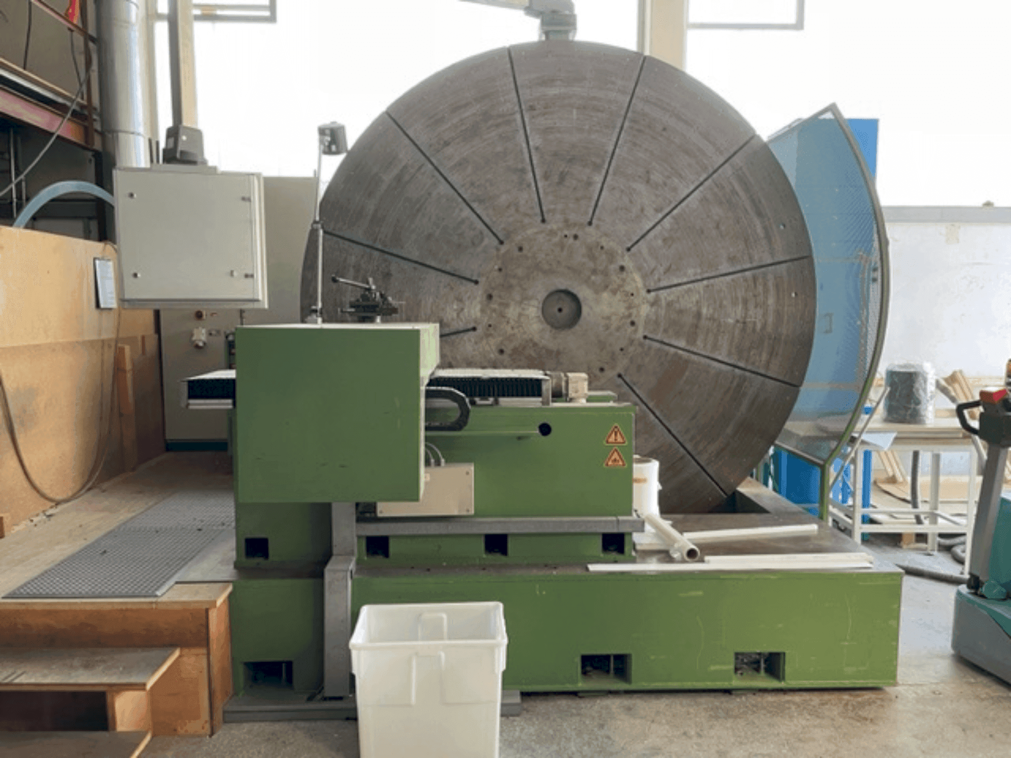 Vue de face de la machine IRLE Facing Lathe