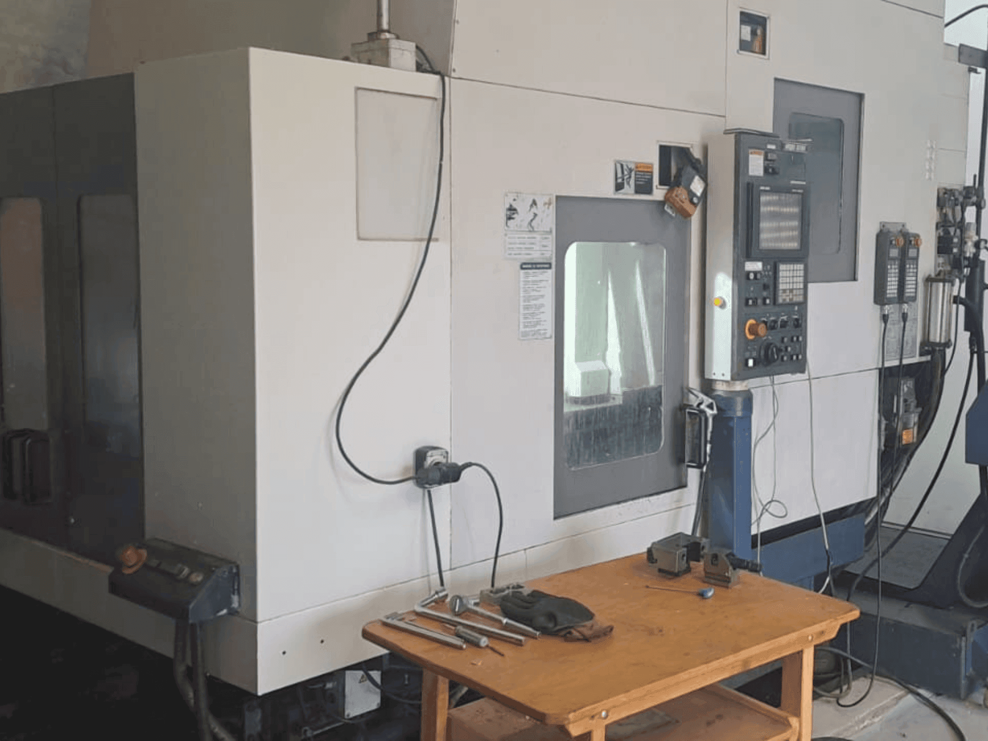 Vue de face de la machine MORI SEIKI CV-500