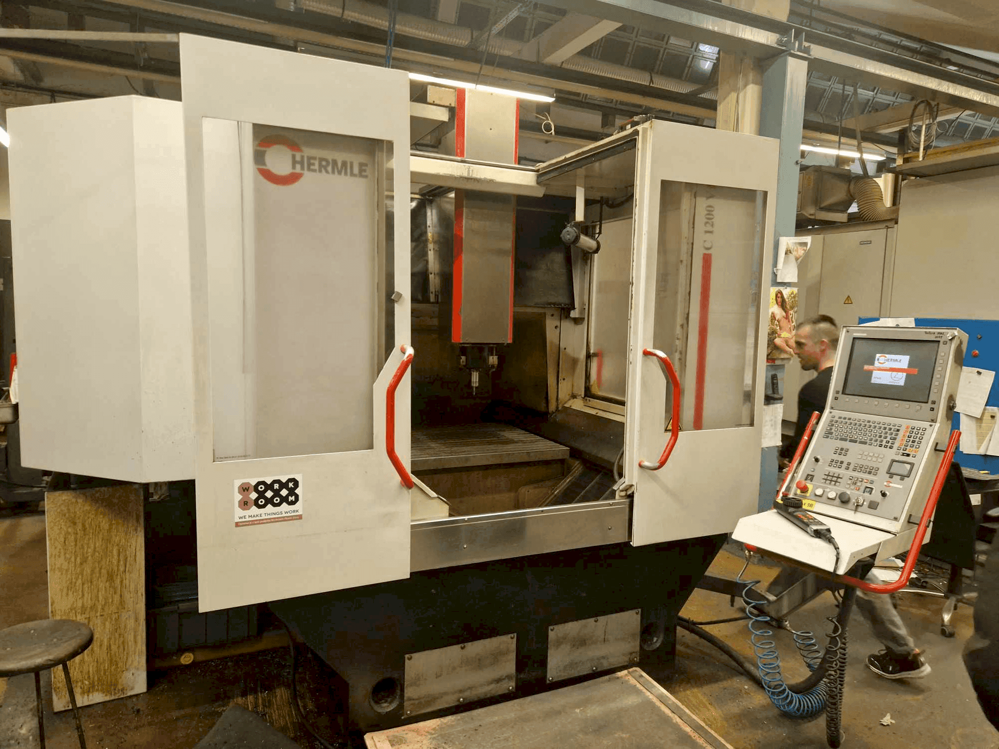 Vue de face de la machine HERMLE C 1200 V