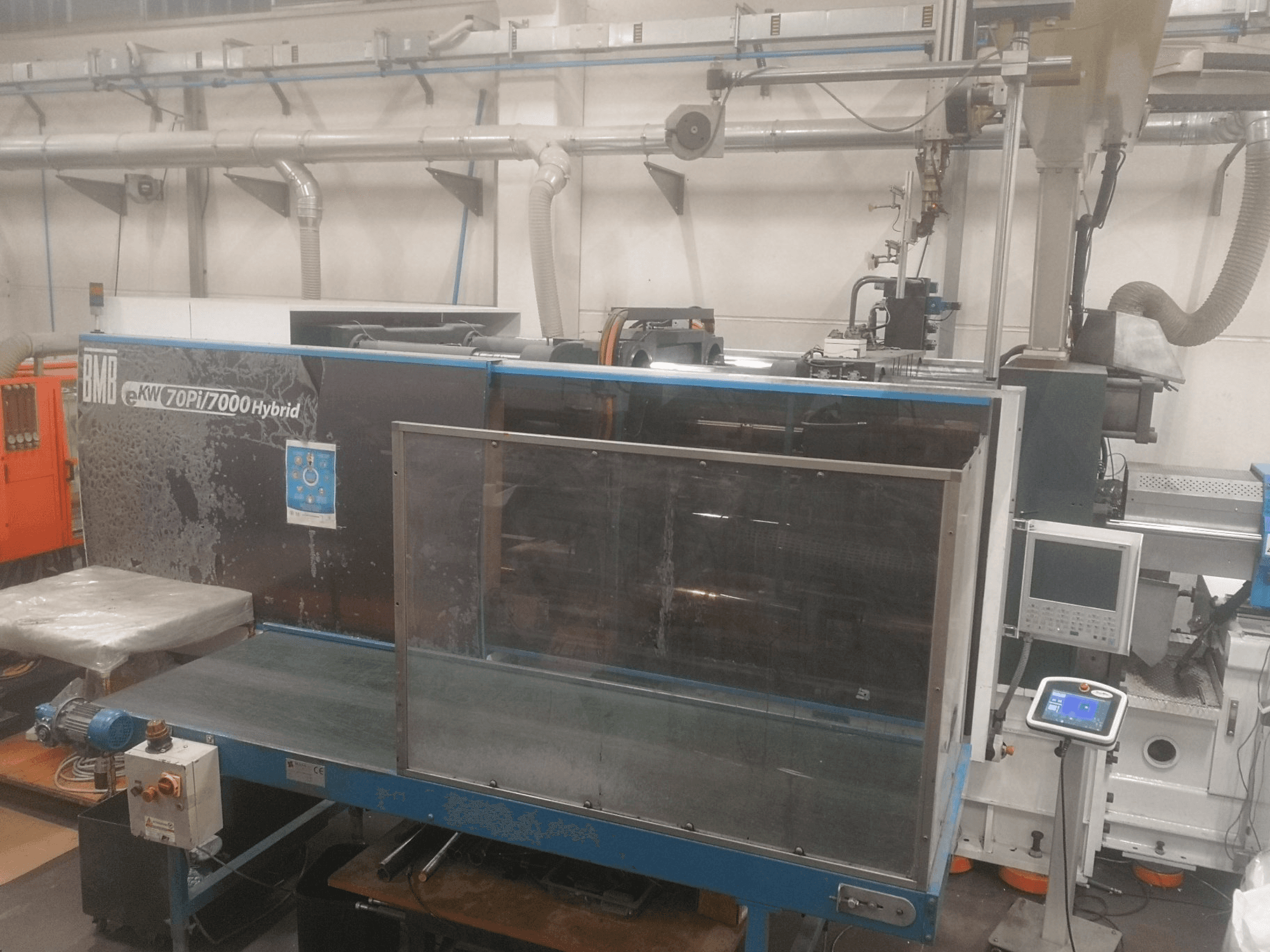 Vue de face de la machine BMB Ekw 70pi Hybrid