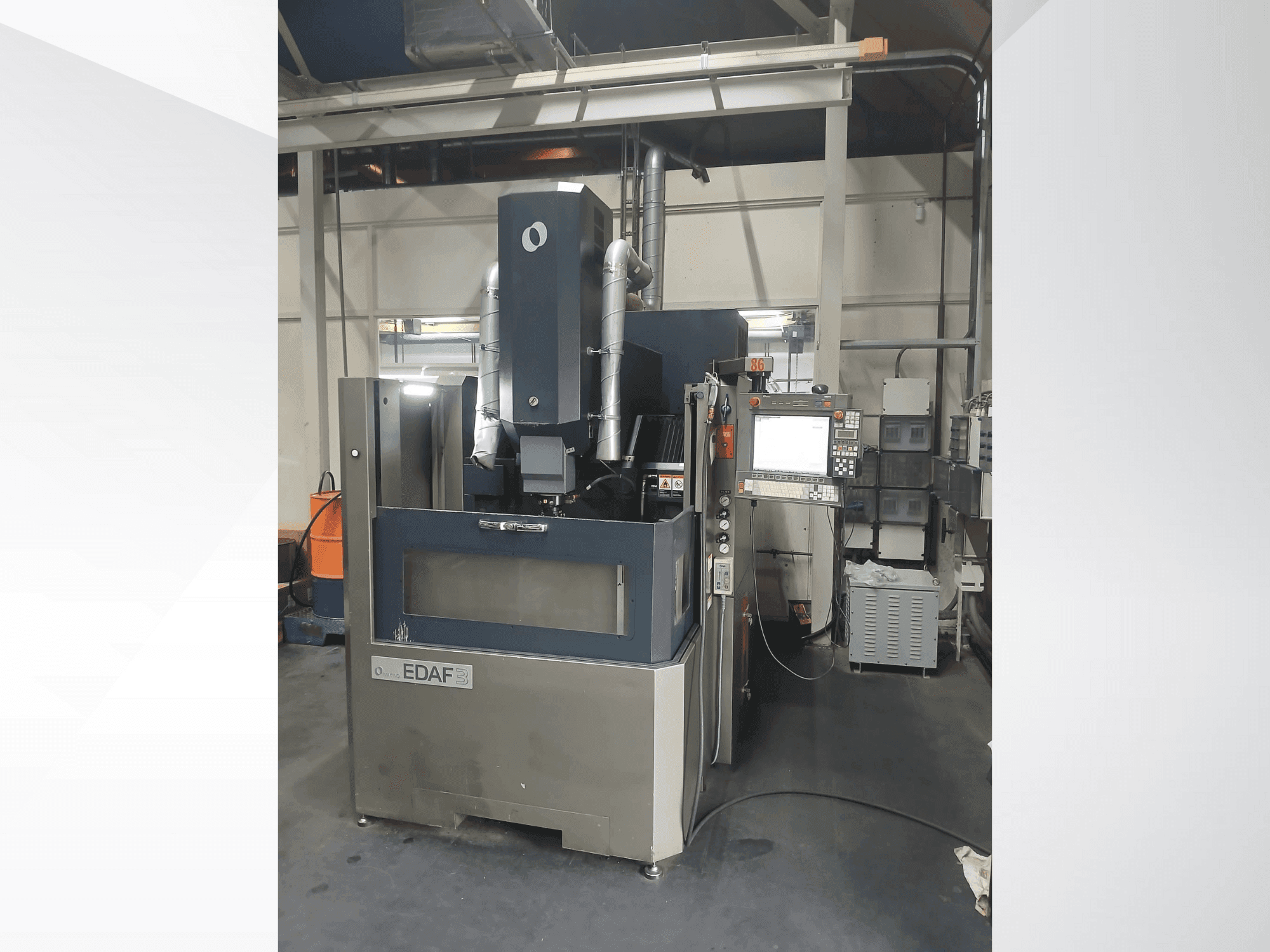 Vue de face de la machine Makino EDAF3
