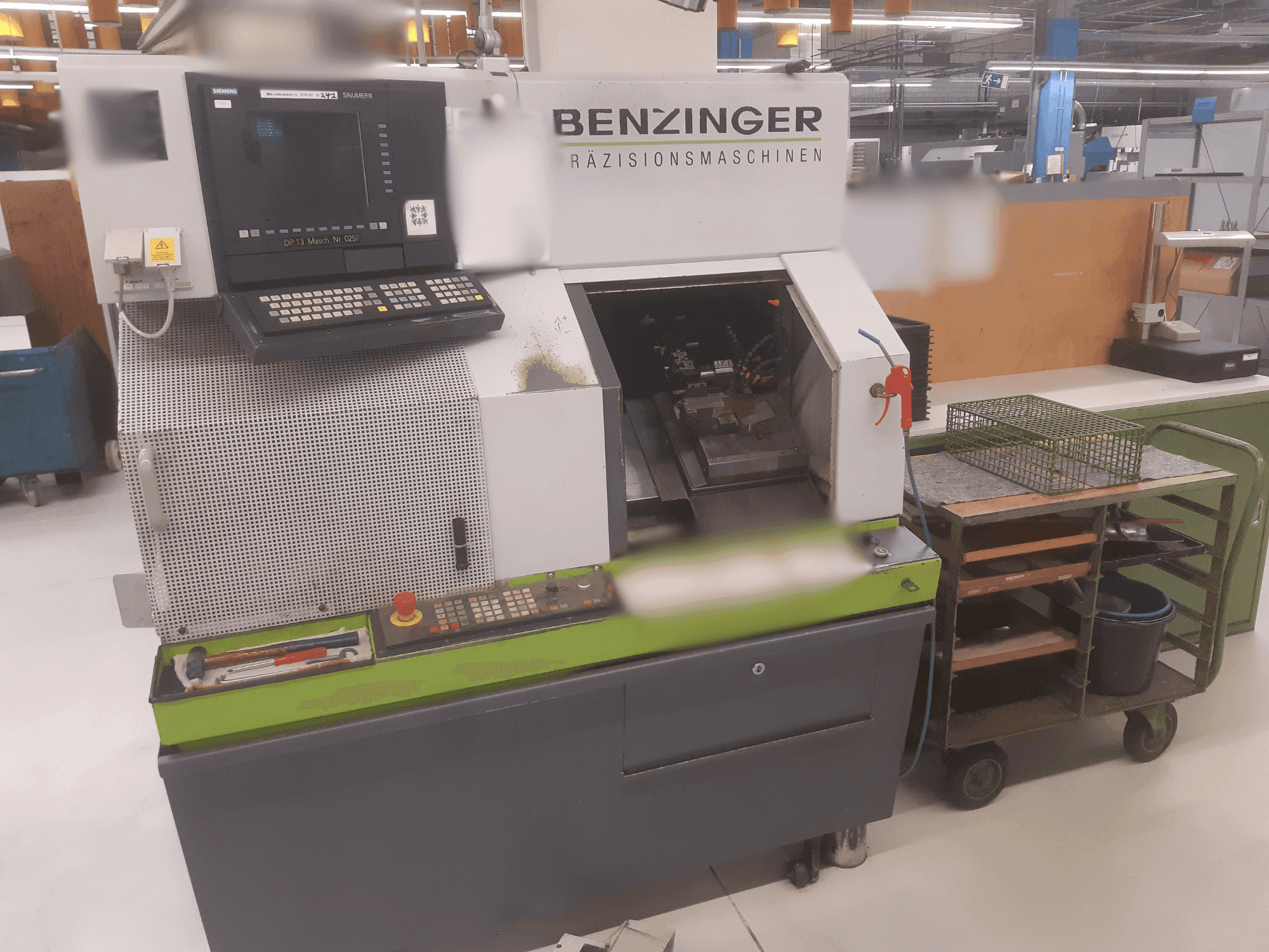 Vue de face de la machine Benzinger TNC-L