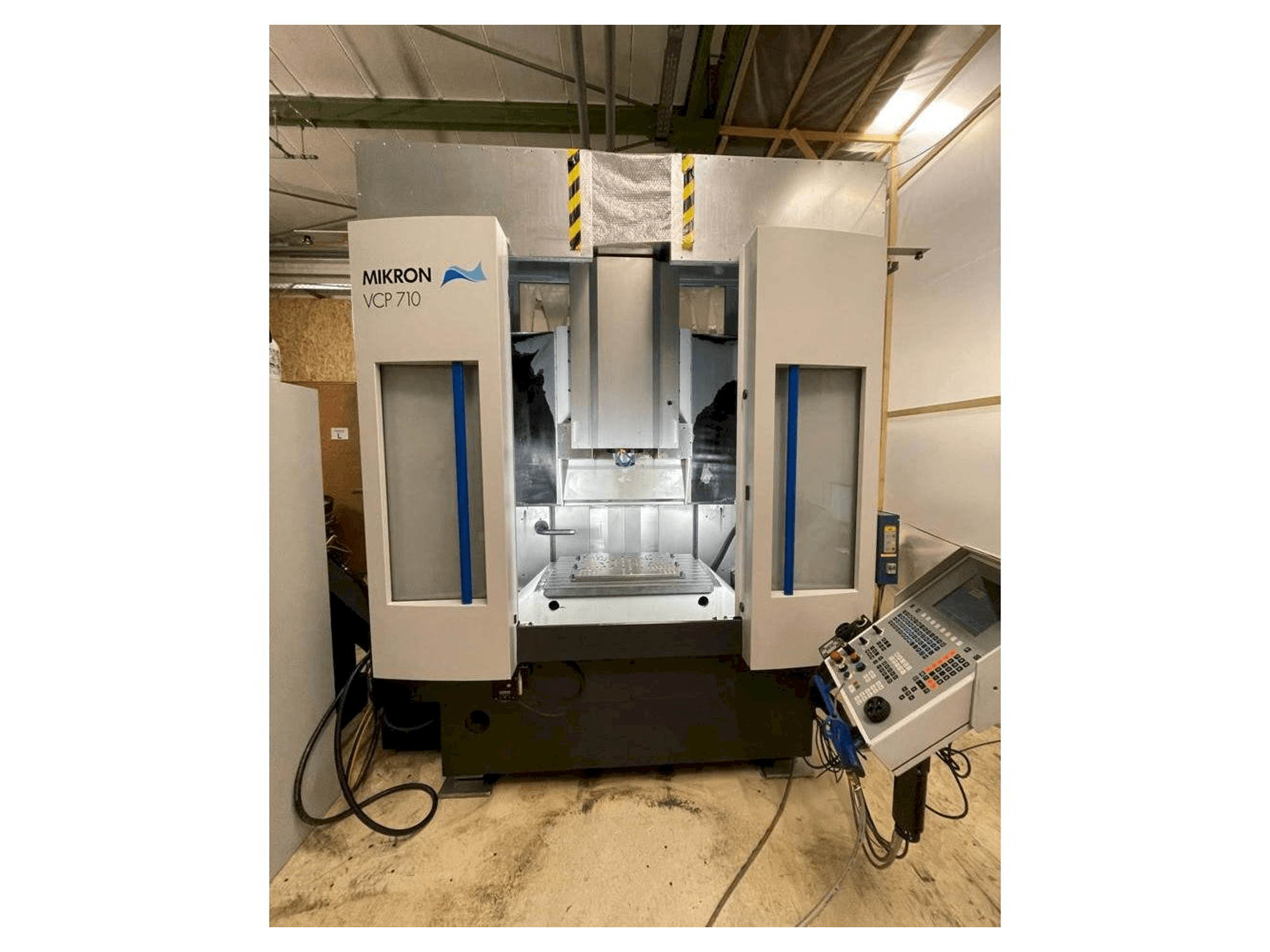 Vue de face de la machine MIKRON VCP 710