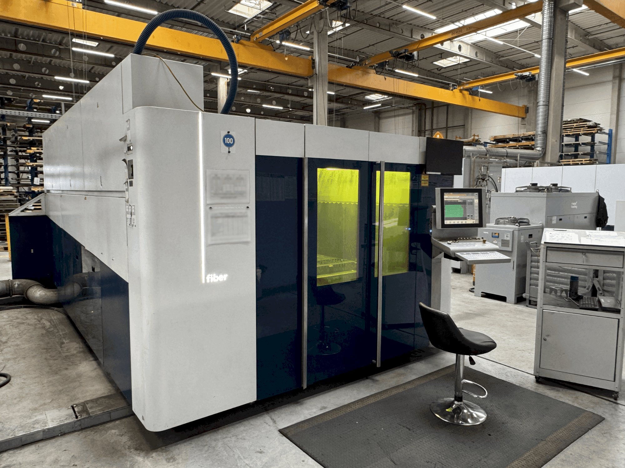 Vue de face de la machine TRUMPF TruLaser 5030 Fiber
