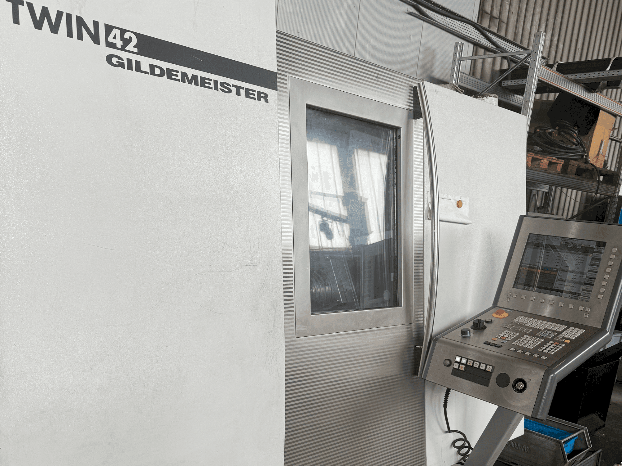 Vue de face de la machine Gildemeister Twin 41