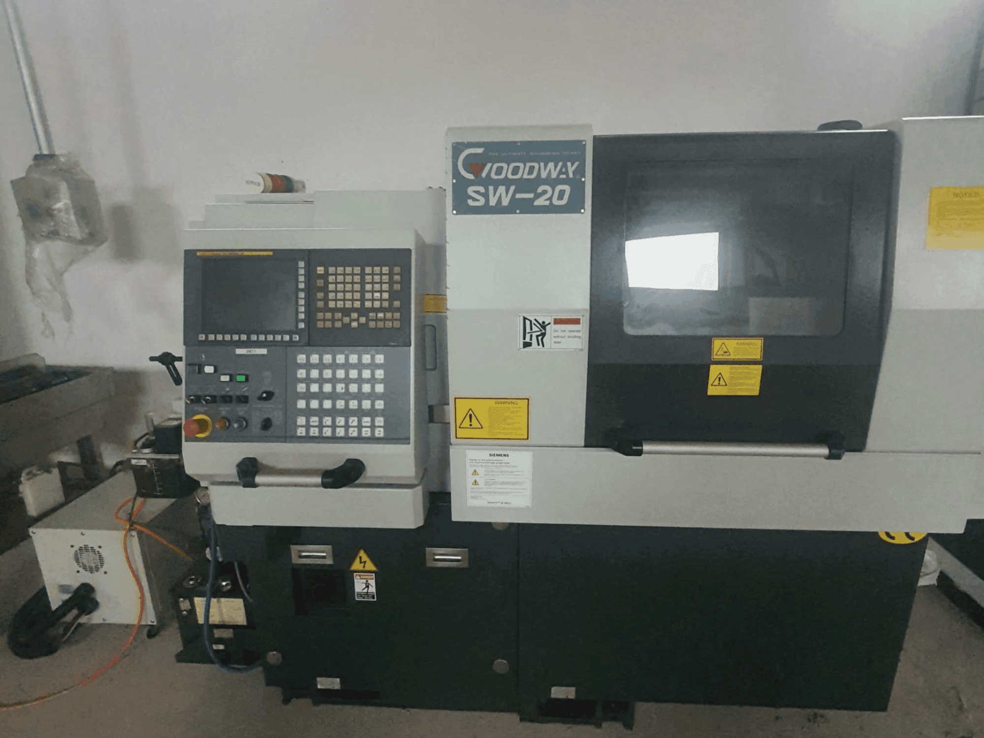 Vue de face de la machine Goodway SW-20