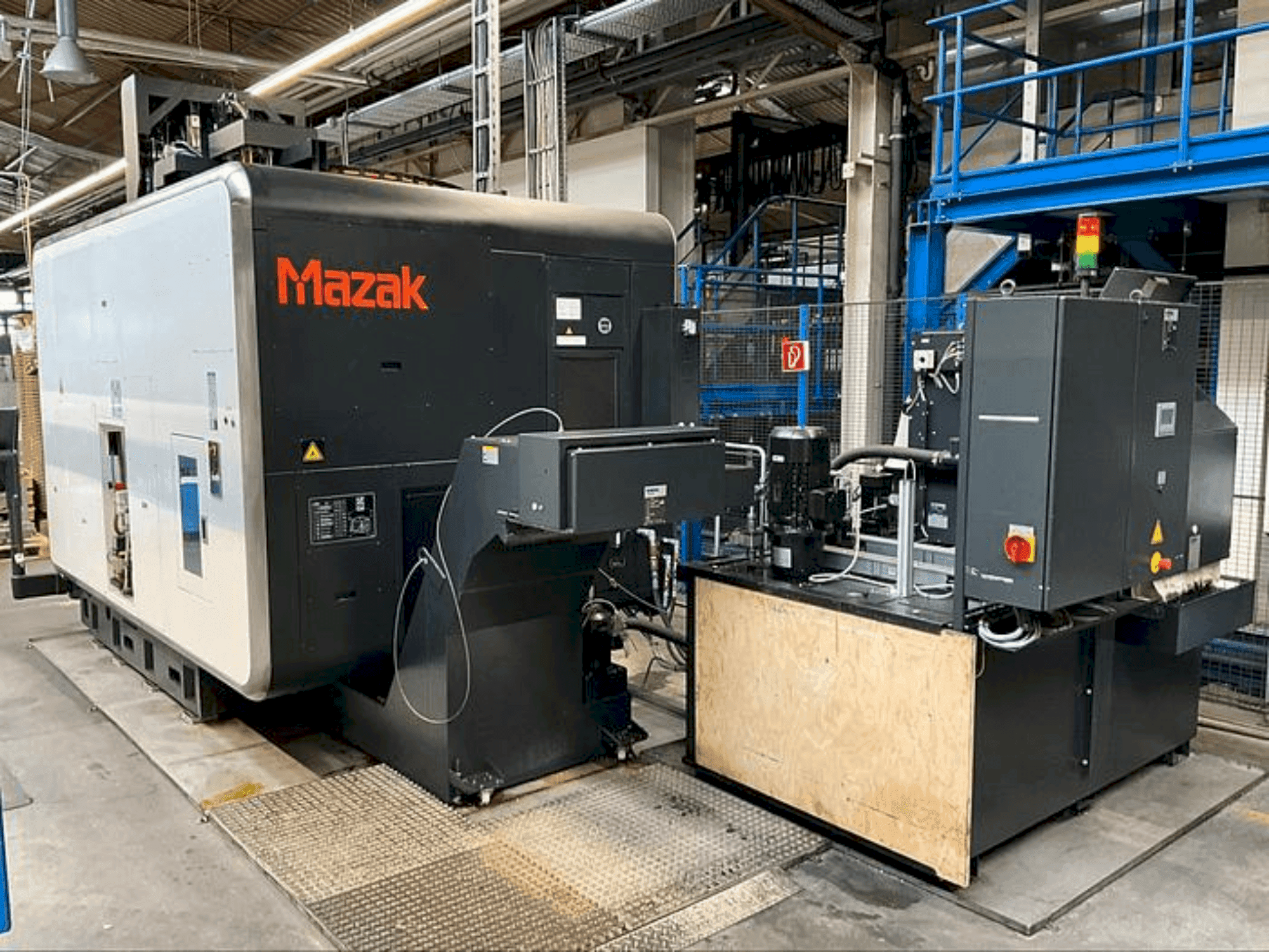Vue de face de la machine Mazak VARIAXIS i-700
