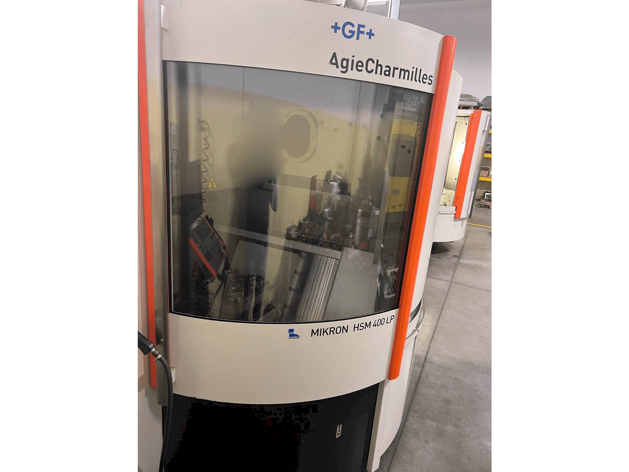 Vue de face de la machine AgieCharmilles MIKRON HSM 400 LP