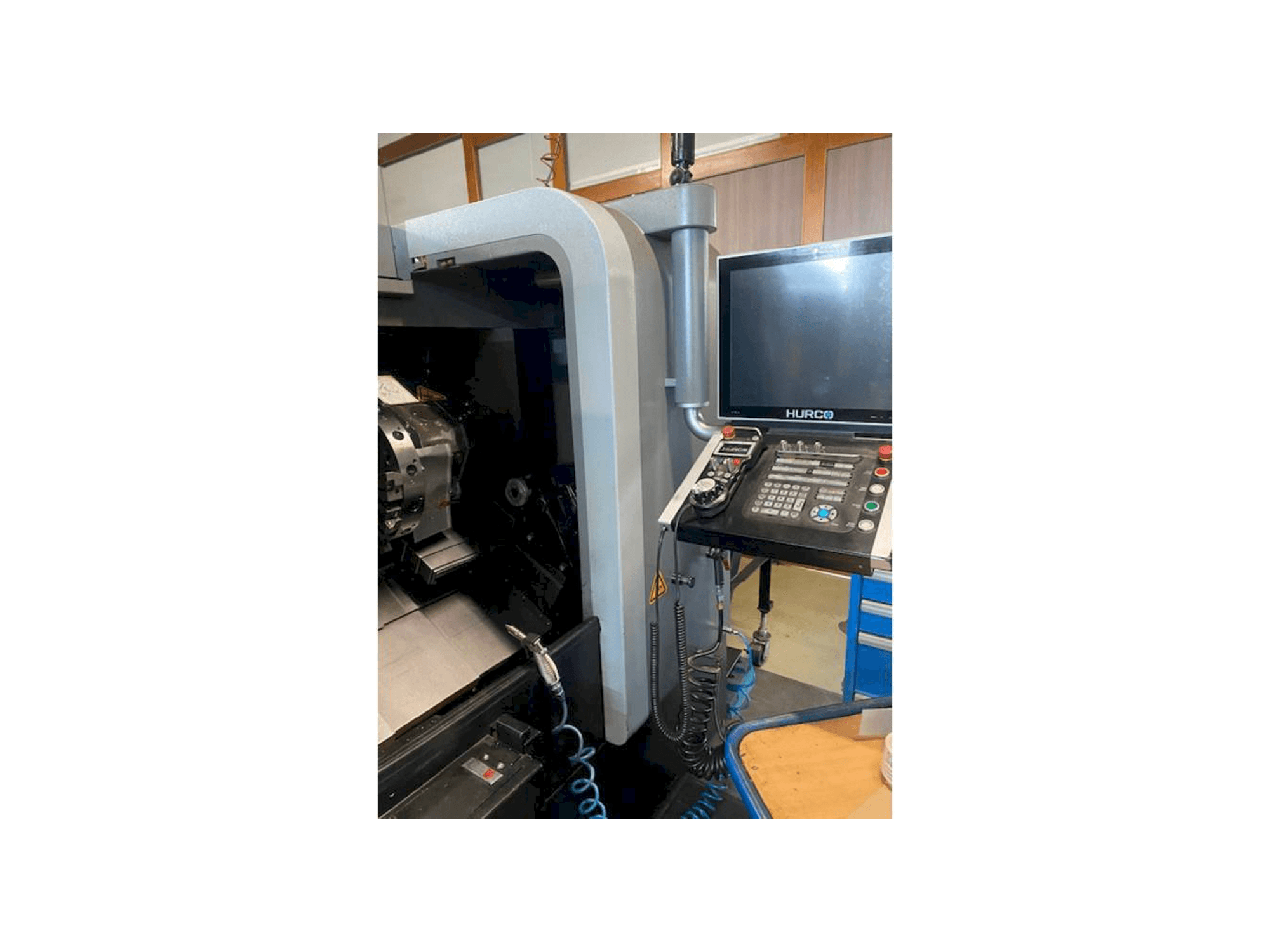 Vue de face de la machine Hurco TM8i