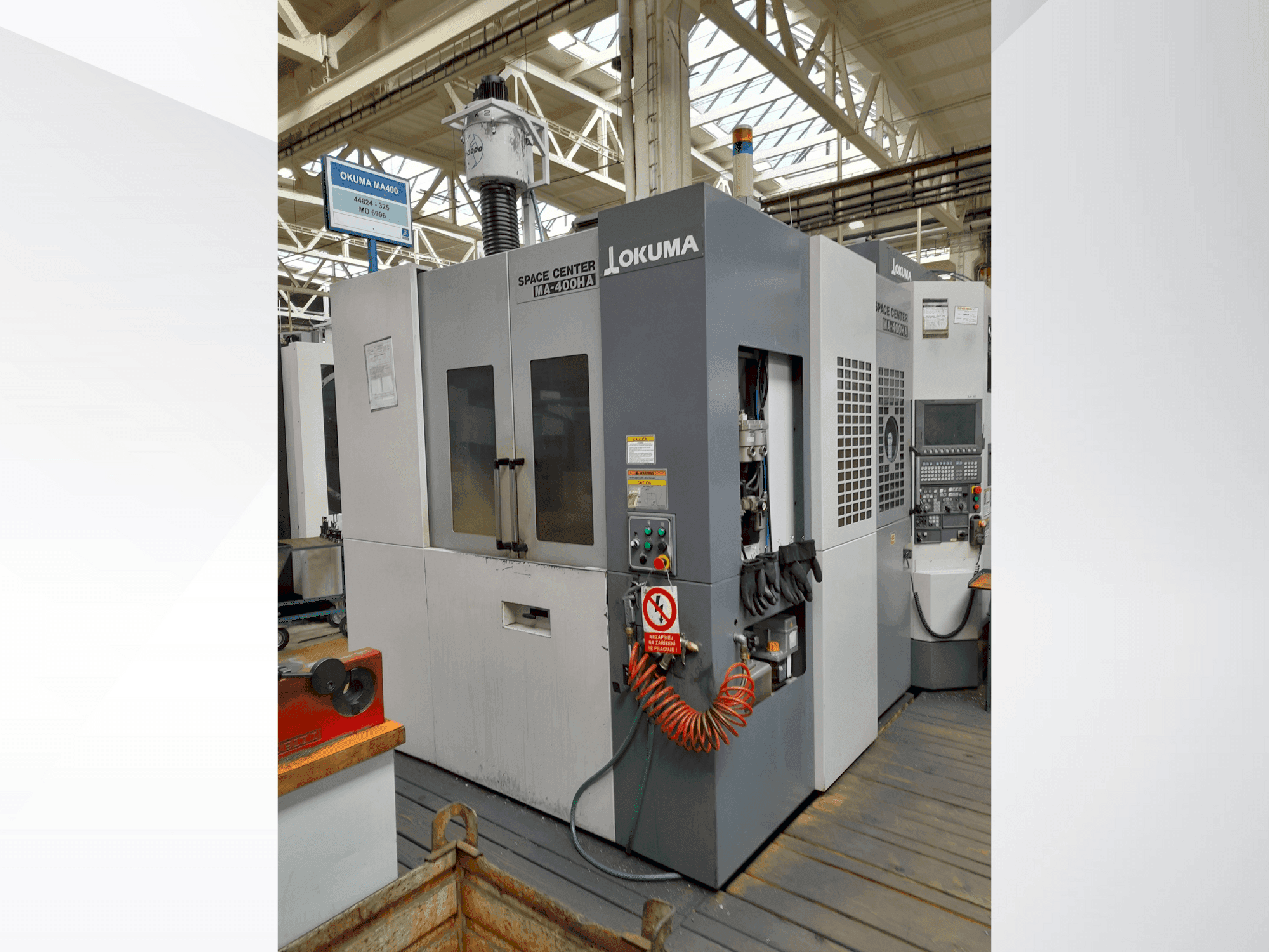 Vue de face de la machine Okuma MA-400HA